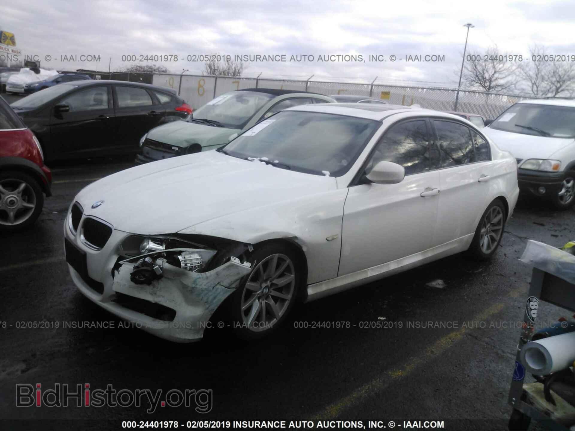 2011 BMW 328 - VIN: WBAPH5C53BA442678 - Фото 2