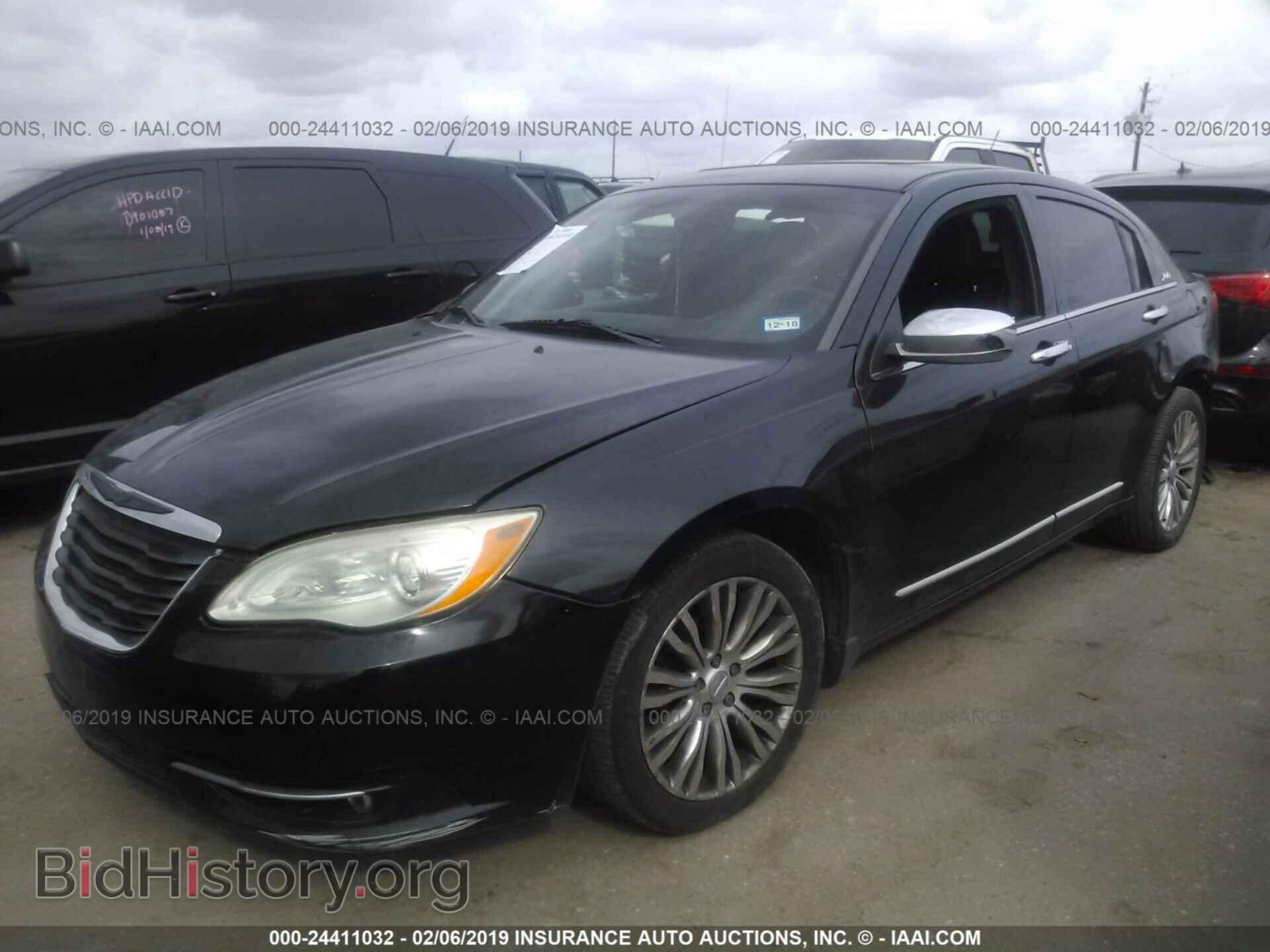 2011 CHRYSLER 200 - VIN: 1C3BC2FG2BN516273 - Фото 2