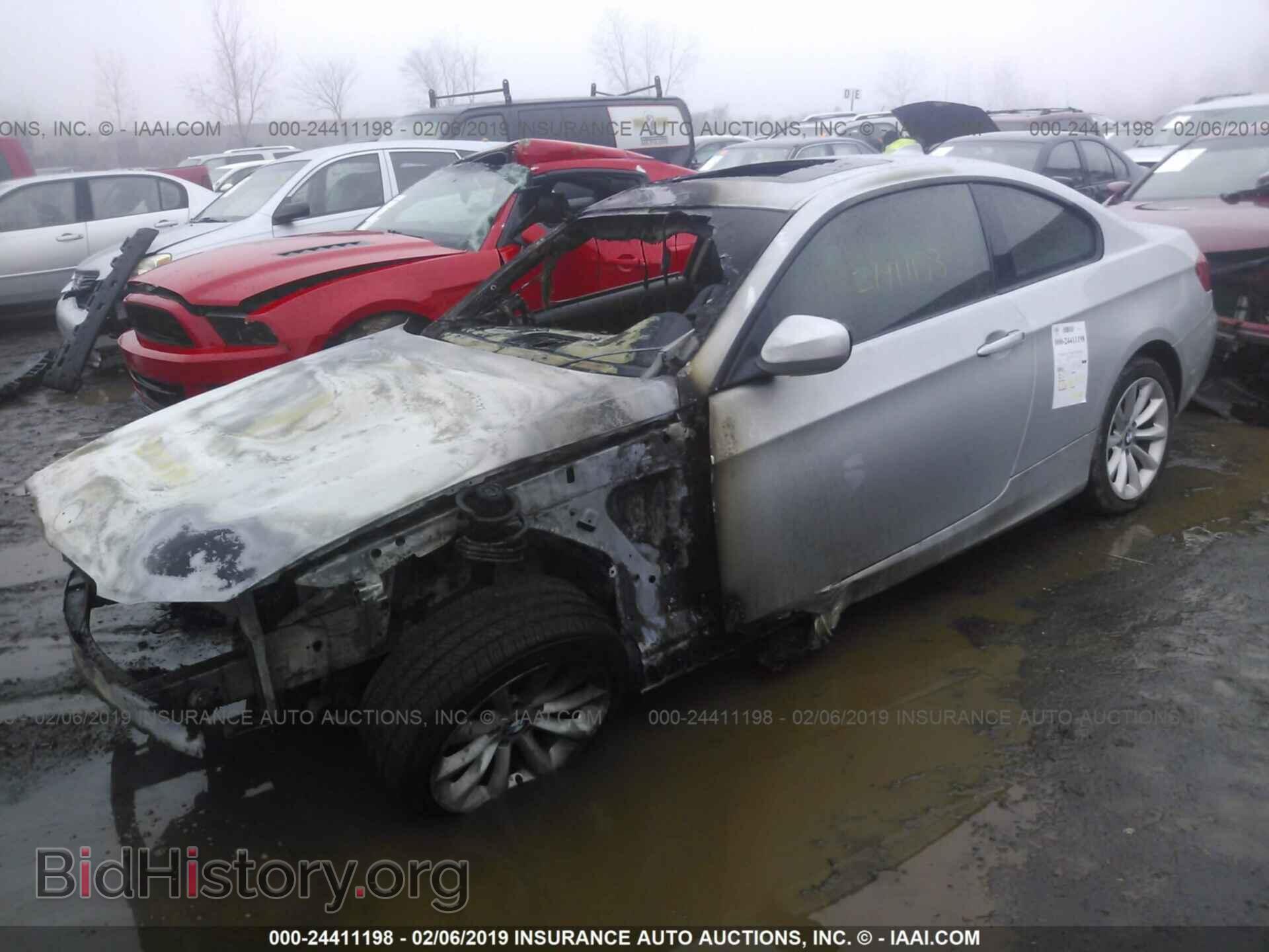 2011 BMW 335 - VIN: WBAKF9C52BE247137 - Фото 2