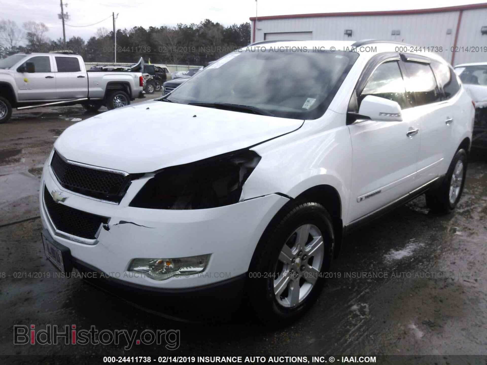 2009 CHEVROLET TRAVERSE - VIN: 1GNER23D39S110975 - Фото 2