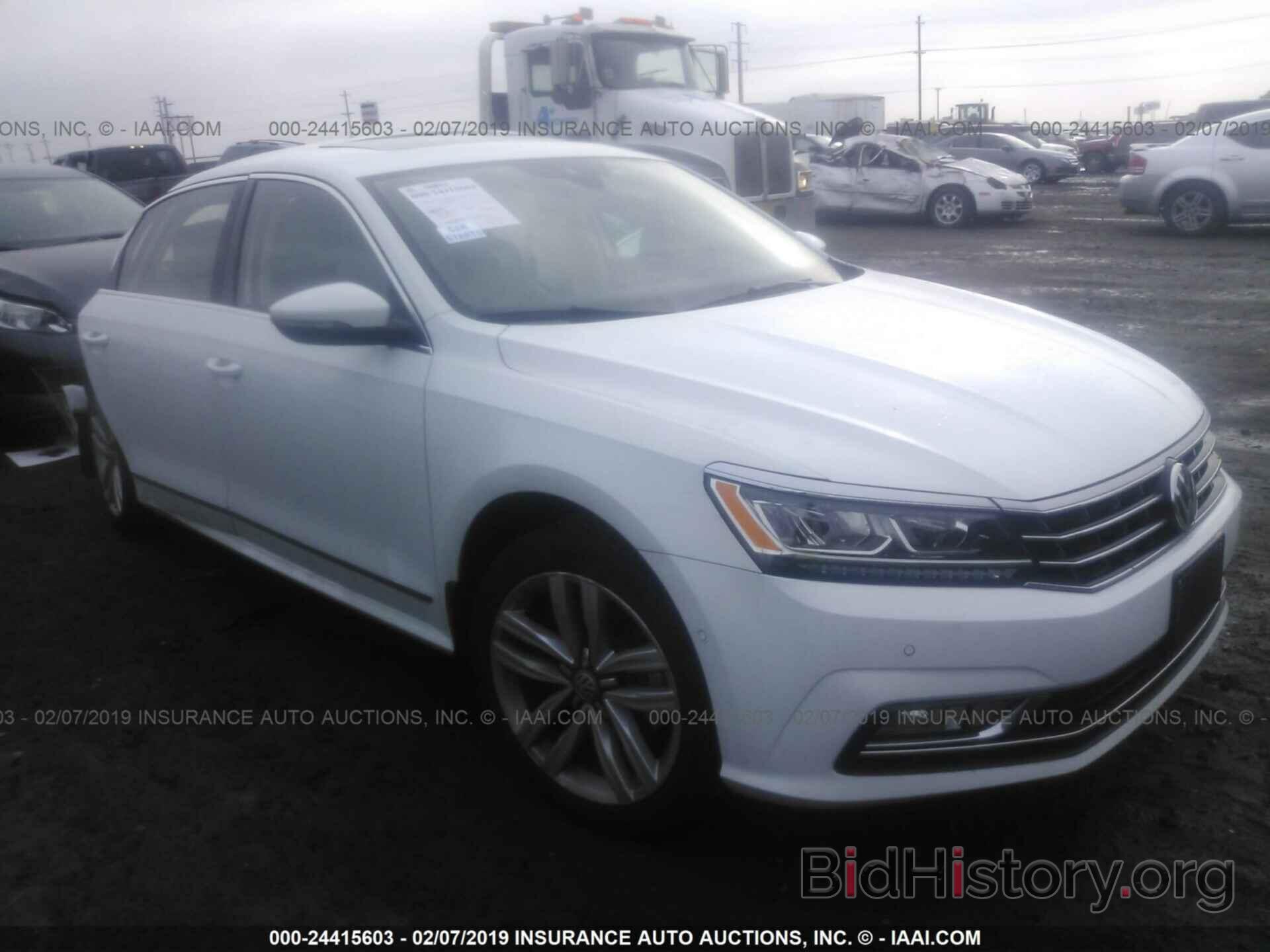 Photo 1VWCT7A39HC060467 - VOLKSWAGEN PASSAT 2017