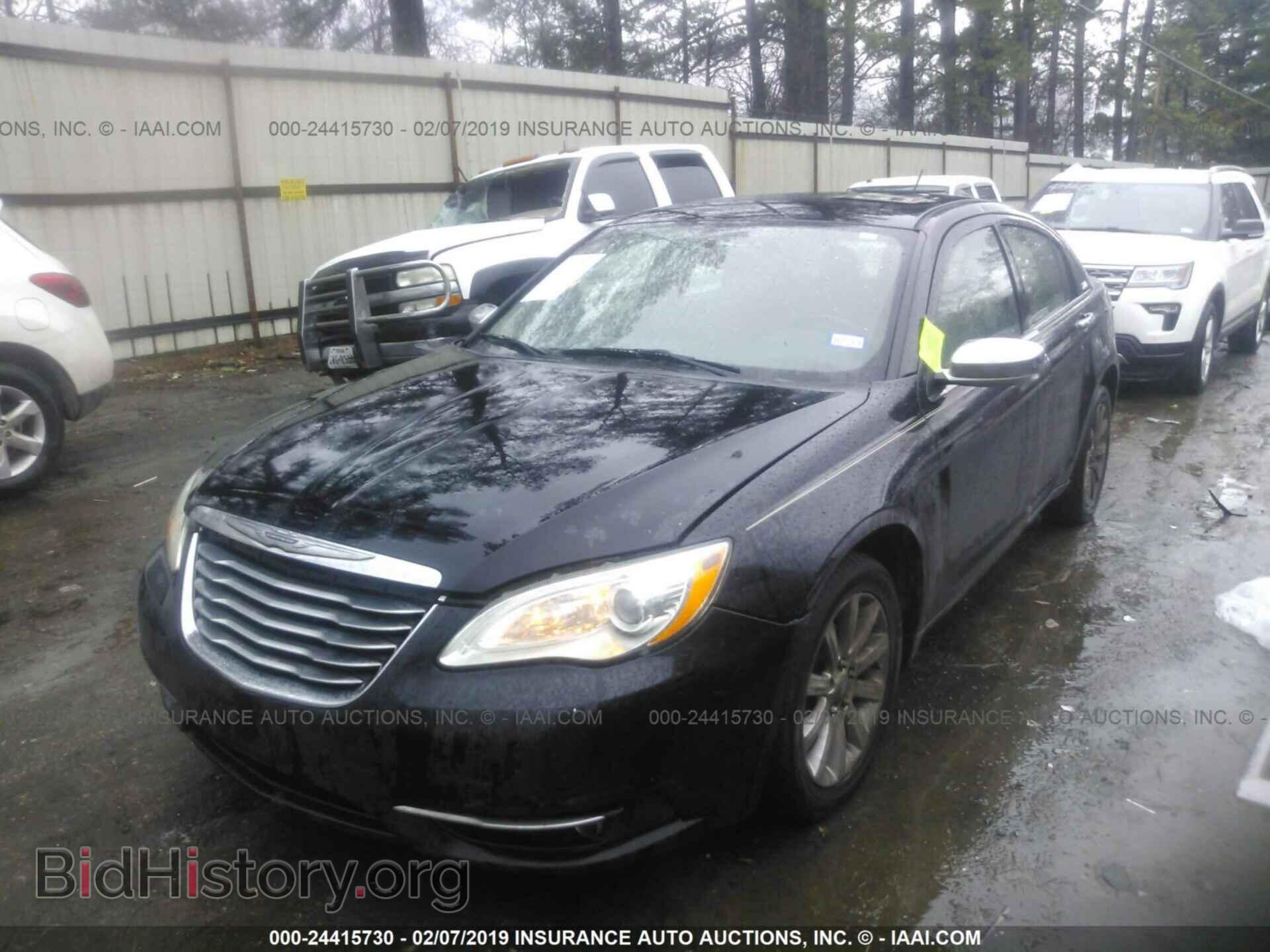 2013 CHRYSLER 200 - VIN: 1C3CCBCG8DN554473 - Фото 2
