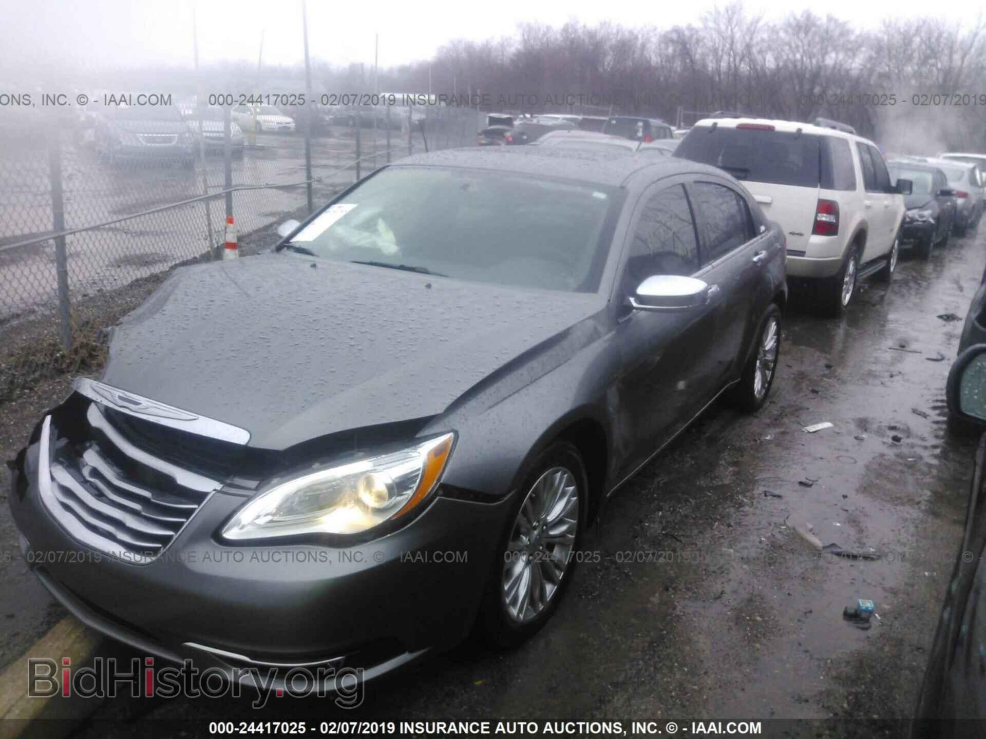 2013 CHRYSLER 200 - VIN: 1C3CCBCG4DN573733 - Фото 2