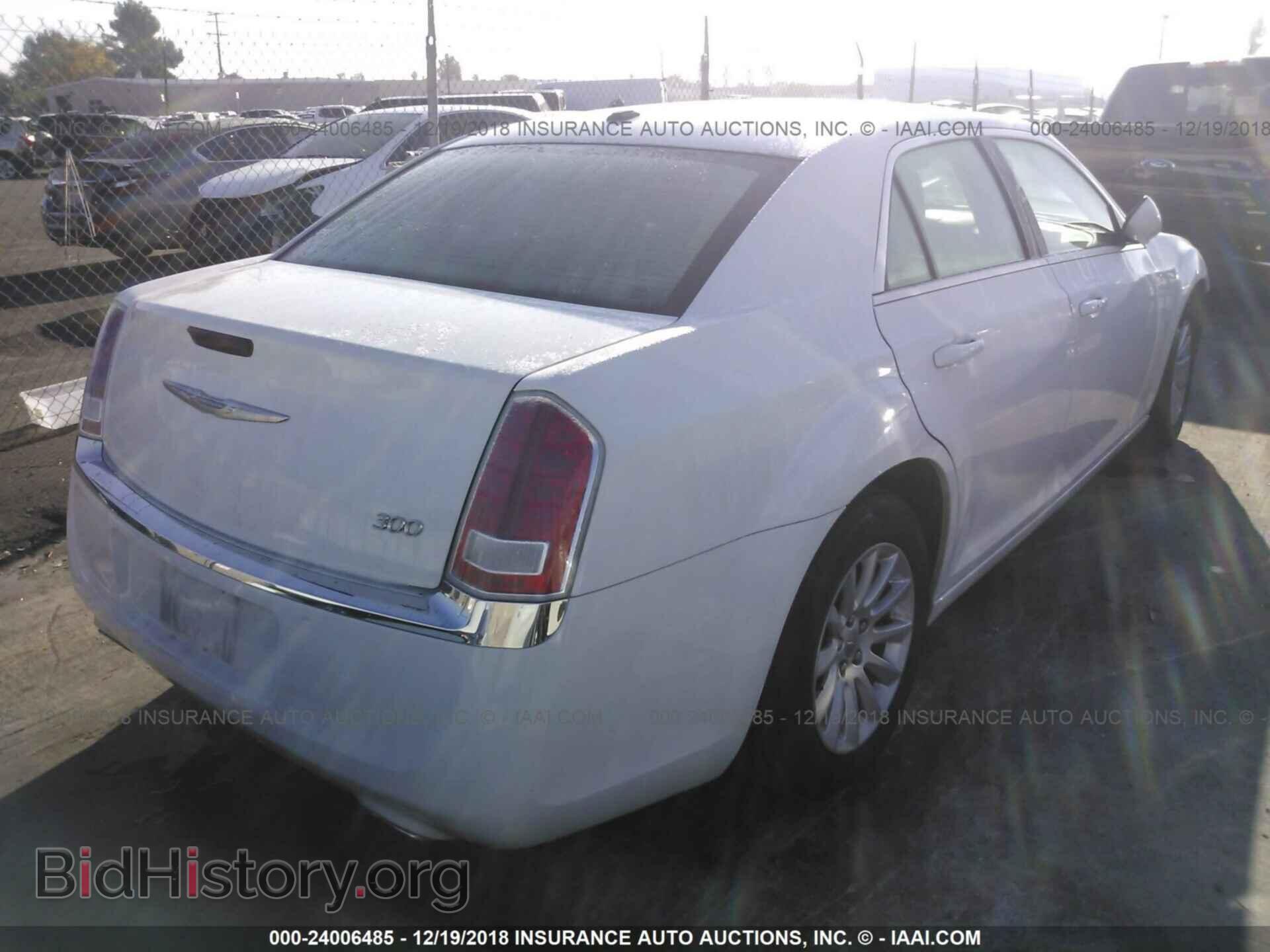 2014 CHRYSLER 300 - VIN: 2C3CCAAG3EH228393 - Фото 4