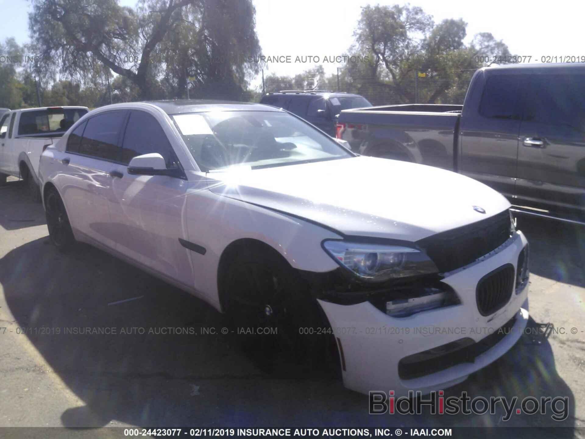 Photo WBAYE4C55DD137336 - BMW 740 2013