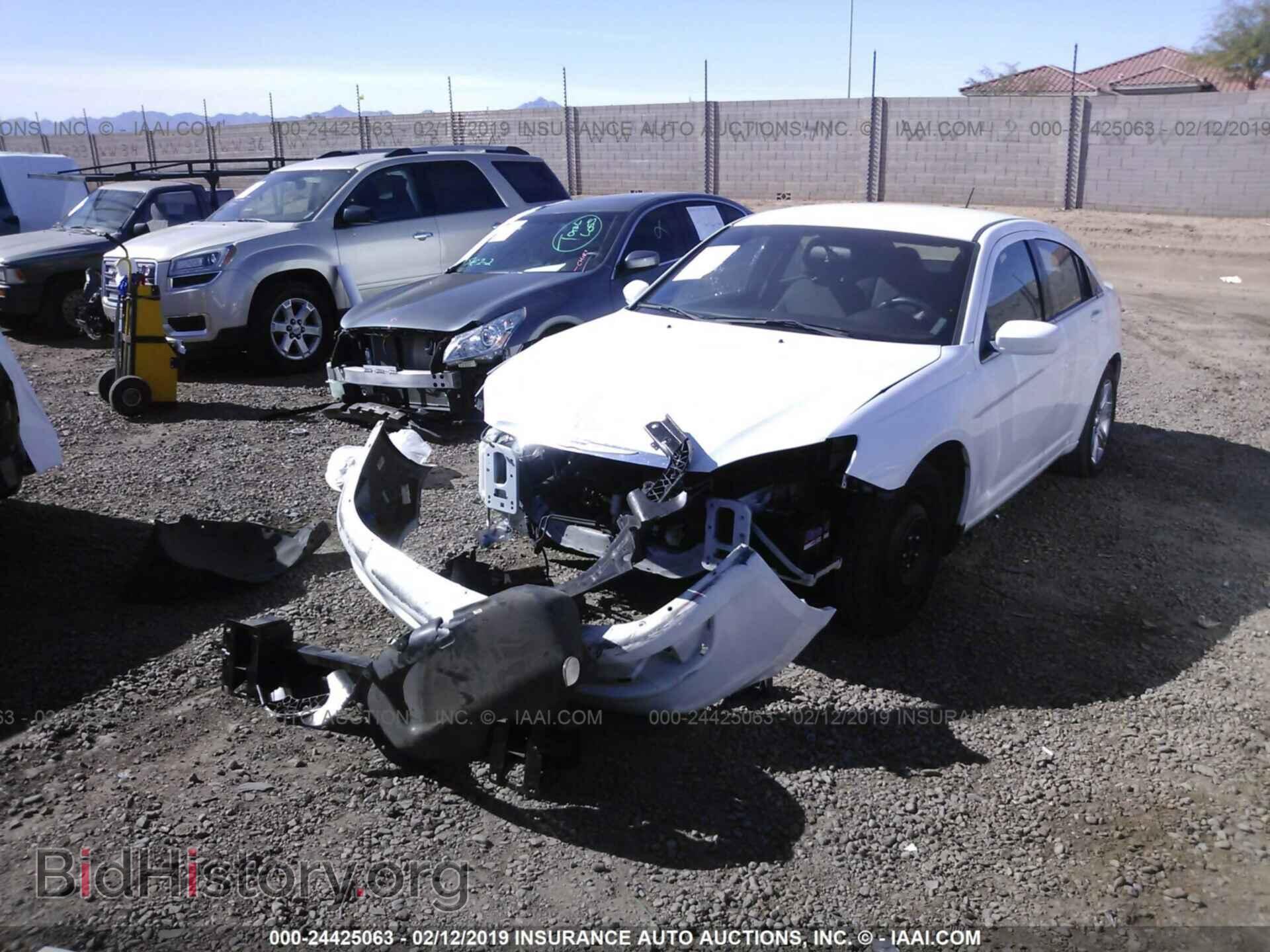 2013 CHRYSLER 200 - VIN: 1C3CCBAB1DN640070 - Photo 2