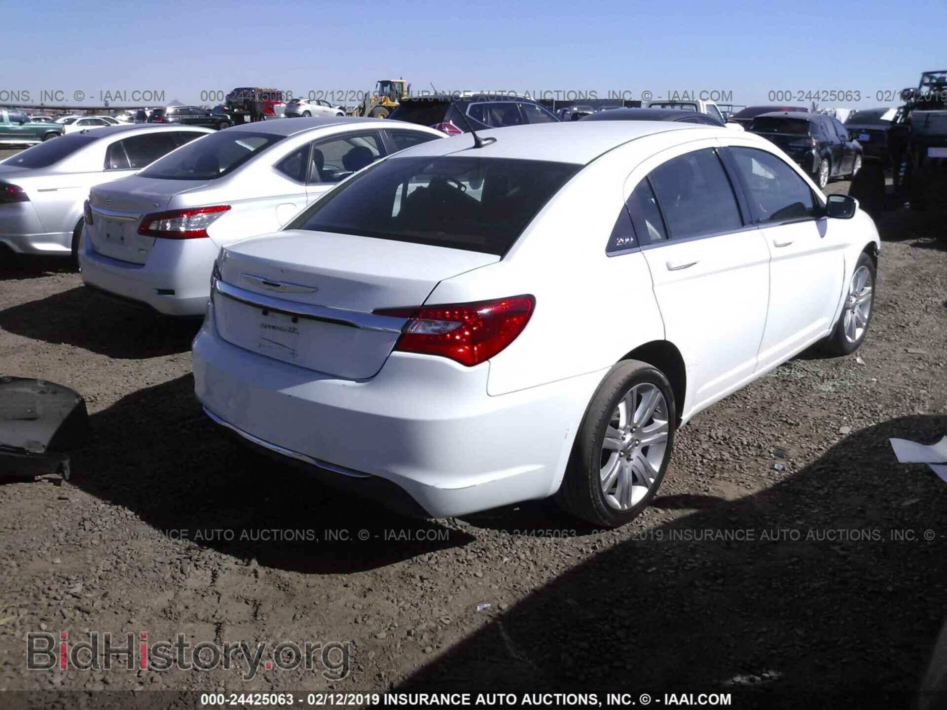 2013 CHRYSLER 200 - VIN: 1C3CCBAB1DN640070 - Photo 4