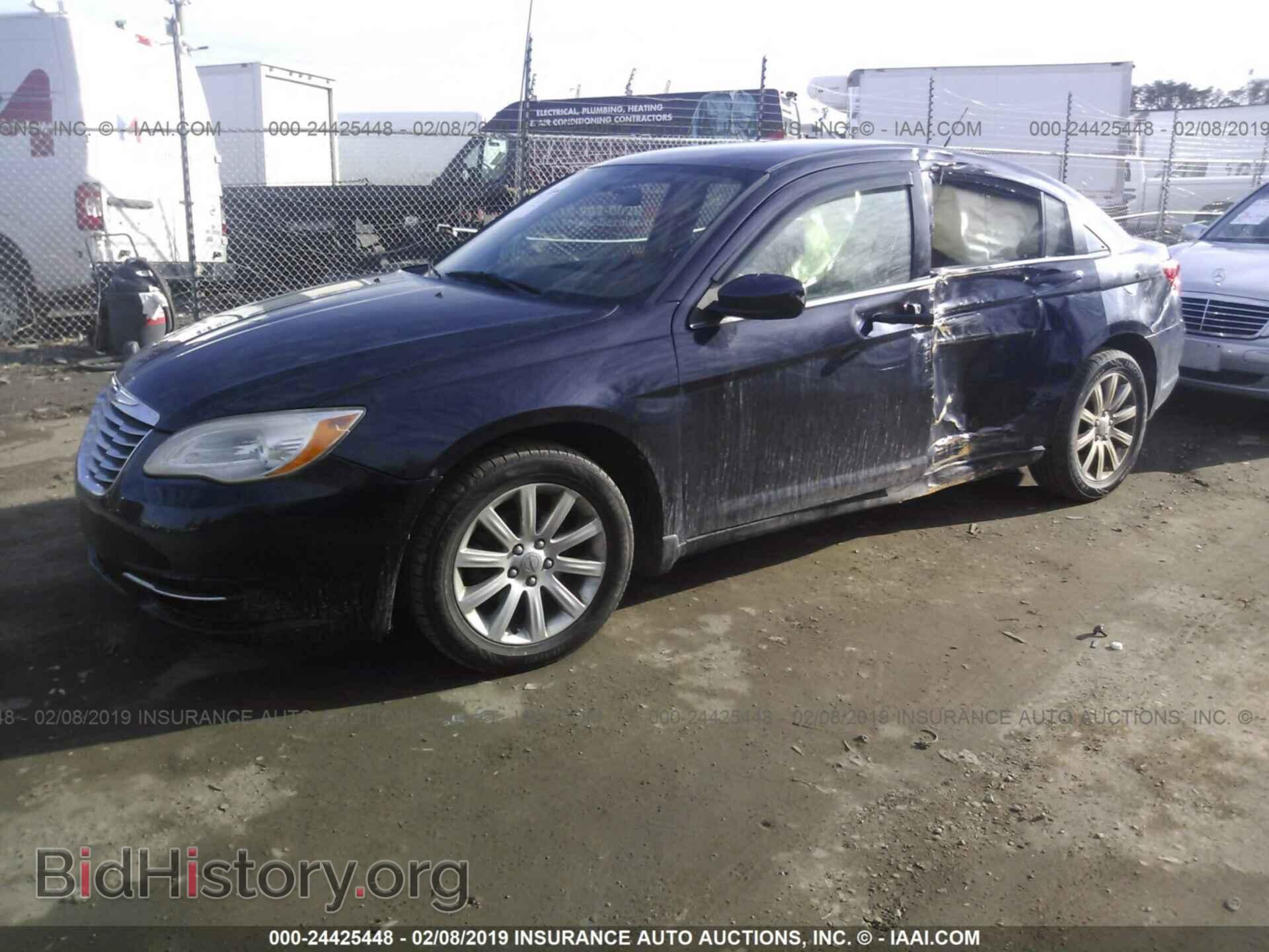 2011 CHRYSLER 200 - VIN: 1C3BC1FBXBN531490 - Фото 2