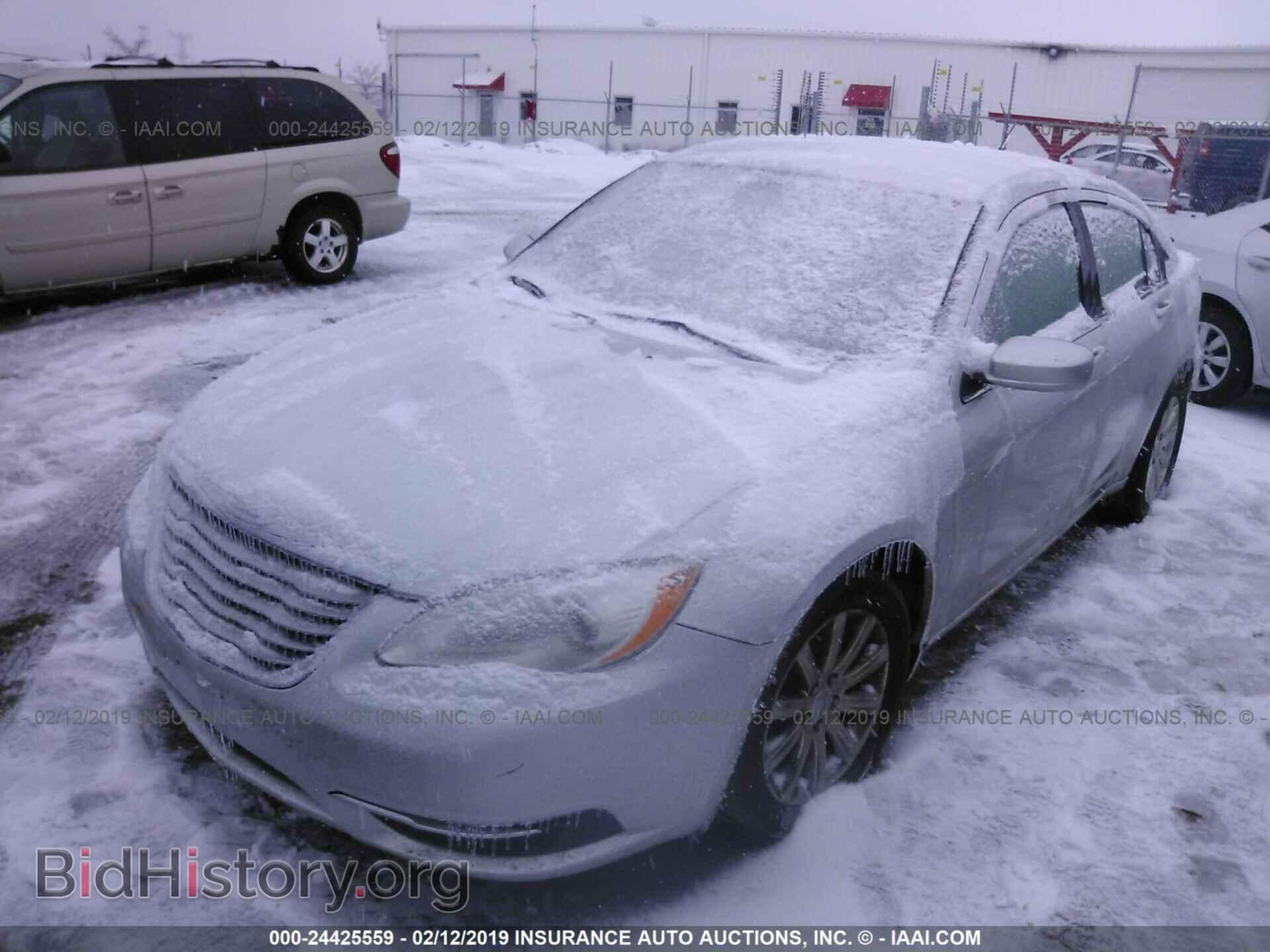 2011 CHRYSLER 200 - VIN: 1C3BC1FB5BN585764 - Photo 2
