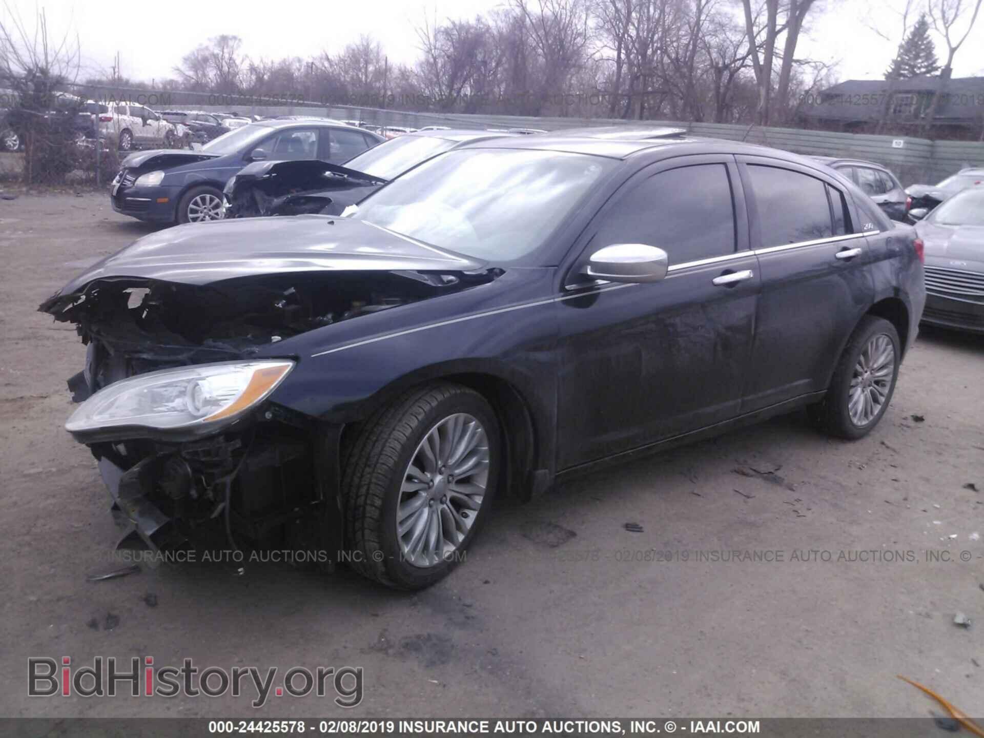 2012 CHRYSLER 200 - VIN: 1C3CCBCB2CN277743 - Фото 2