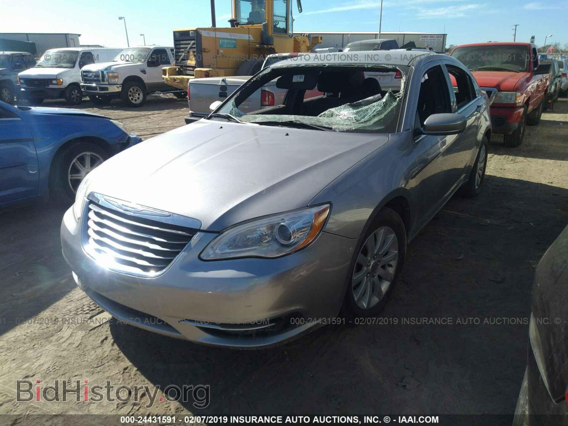 2013 CHRYSLER 200 - VIN: 1C3CCBBG5DN573242 - Фото 2