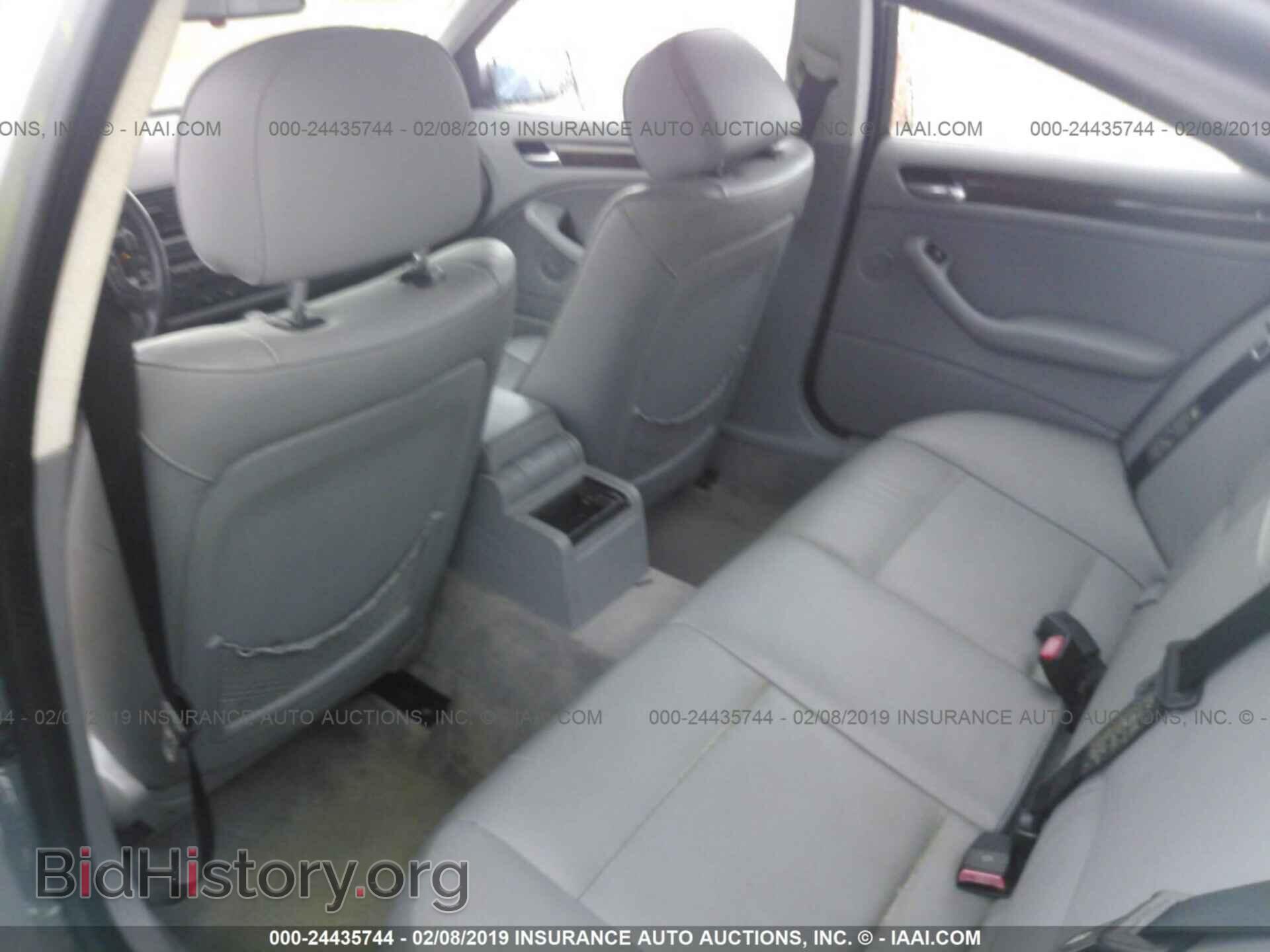 2005 BMW 330 - VIN: WBAEV53415KM40420 - Photo 8