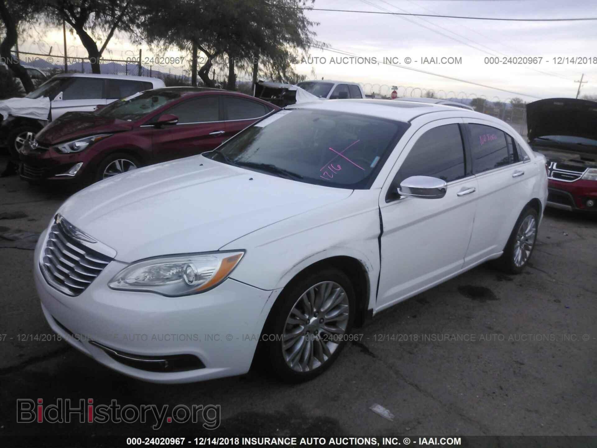 2012 CHRYSLER 200 - VIN: 1C3CCBCG4CN236817 - Фото 2