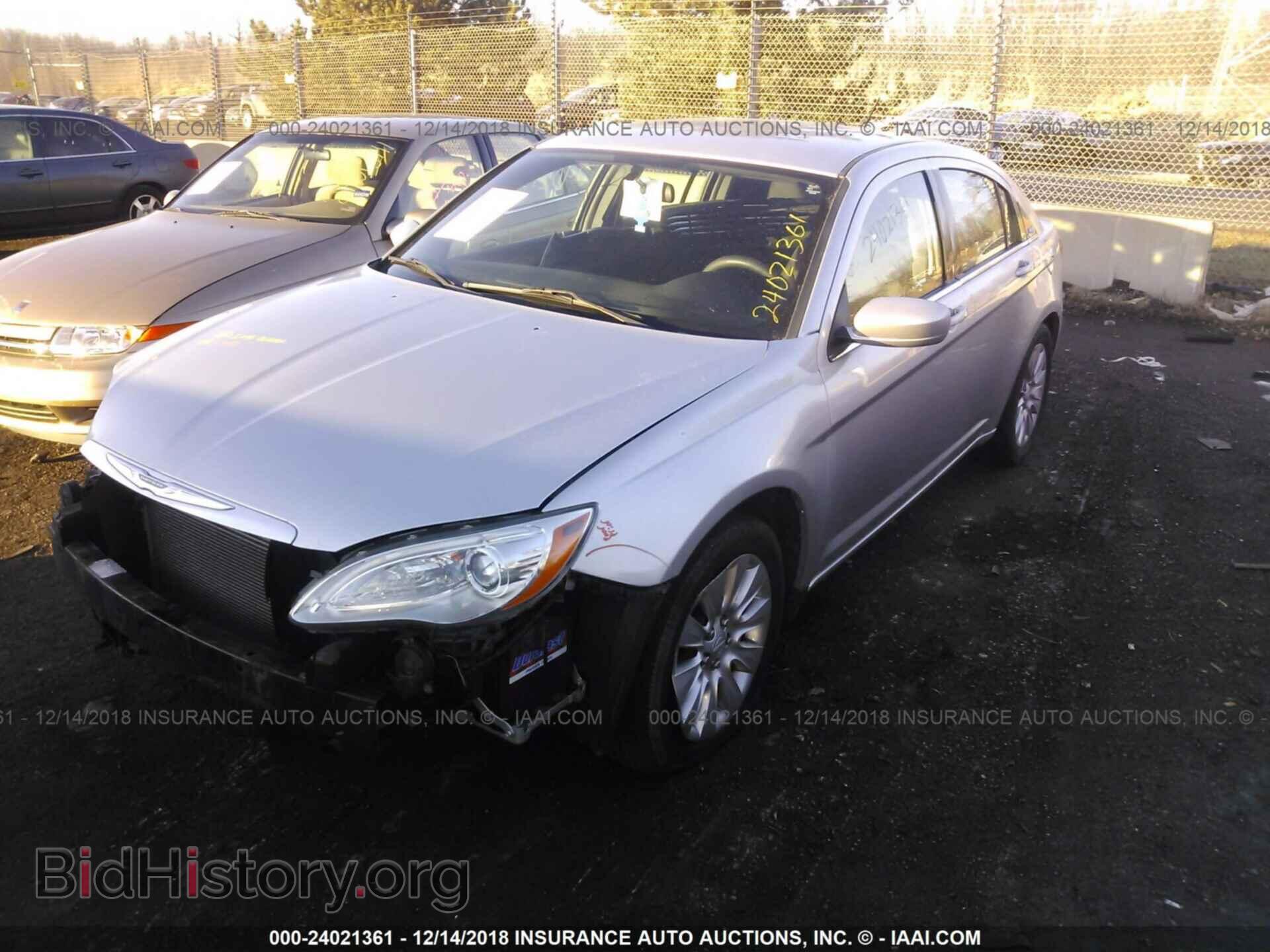 2012 CHRYSLER 200 - VIN: 1C3CCBAB1CN292737 - Фото 2