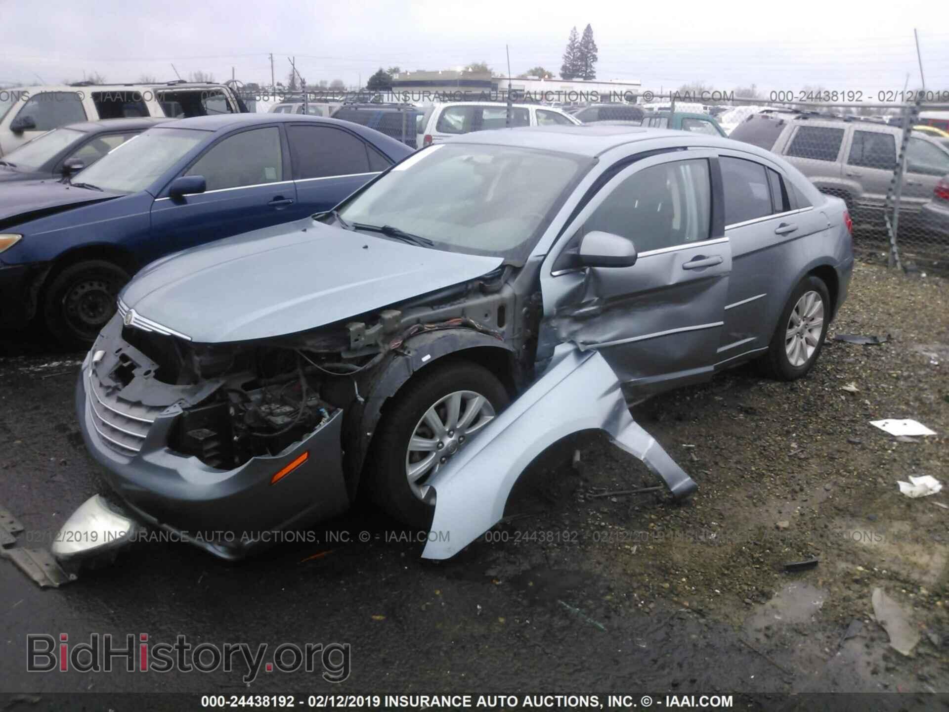 2010 CHRYSLER SEBRING - VIN: 1C3CC5FD6AN183506 - Фото 2