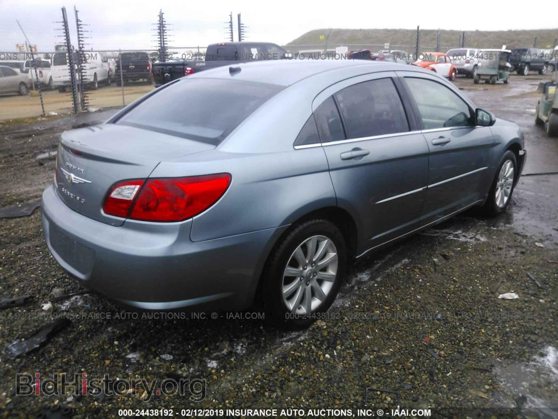 2010 CHRYSLER SEBRING - VIN: 1C3CC5FD6AN183506 - Фото 4