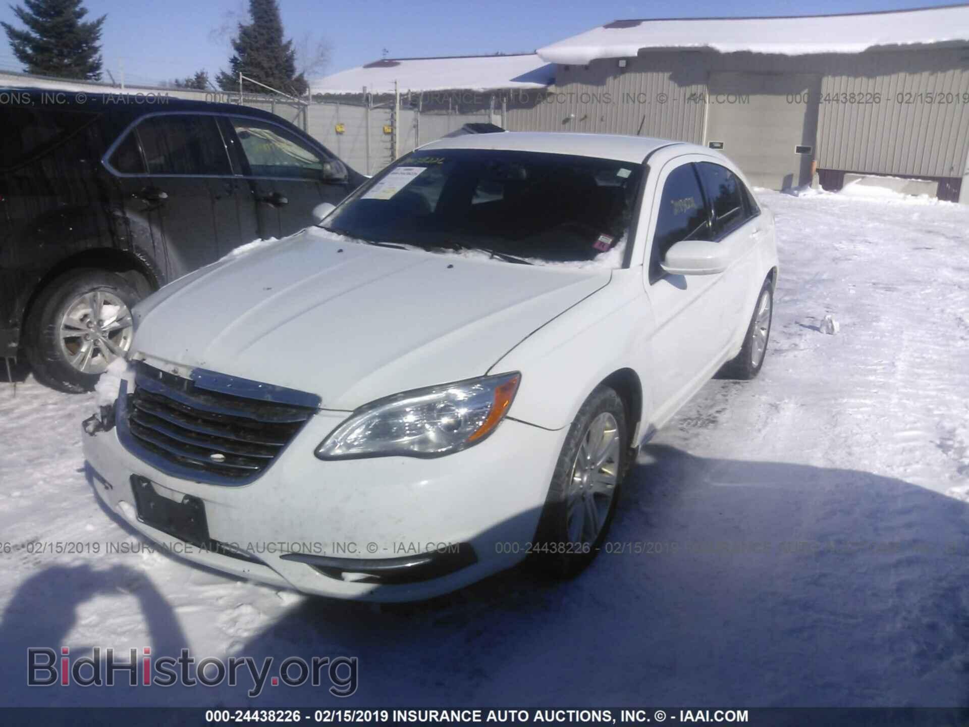2011 CHRYSLER 200 - VIN: 1C3BC1FBXBN614028 - Photo 2