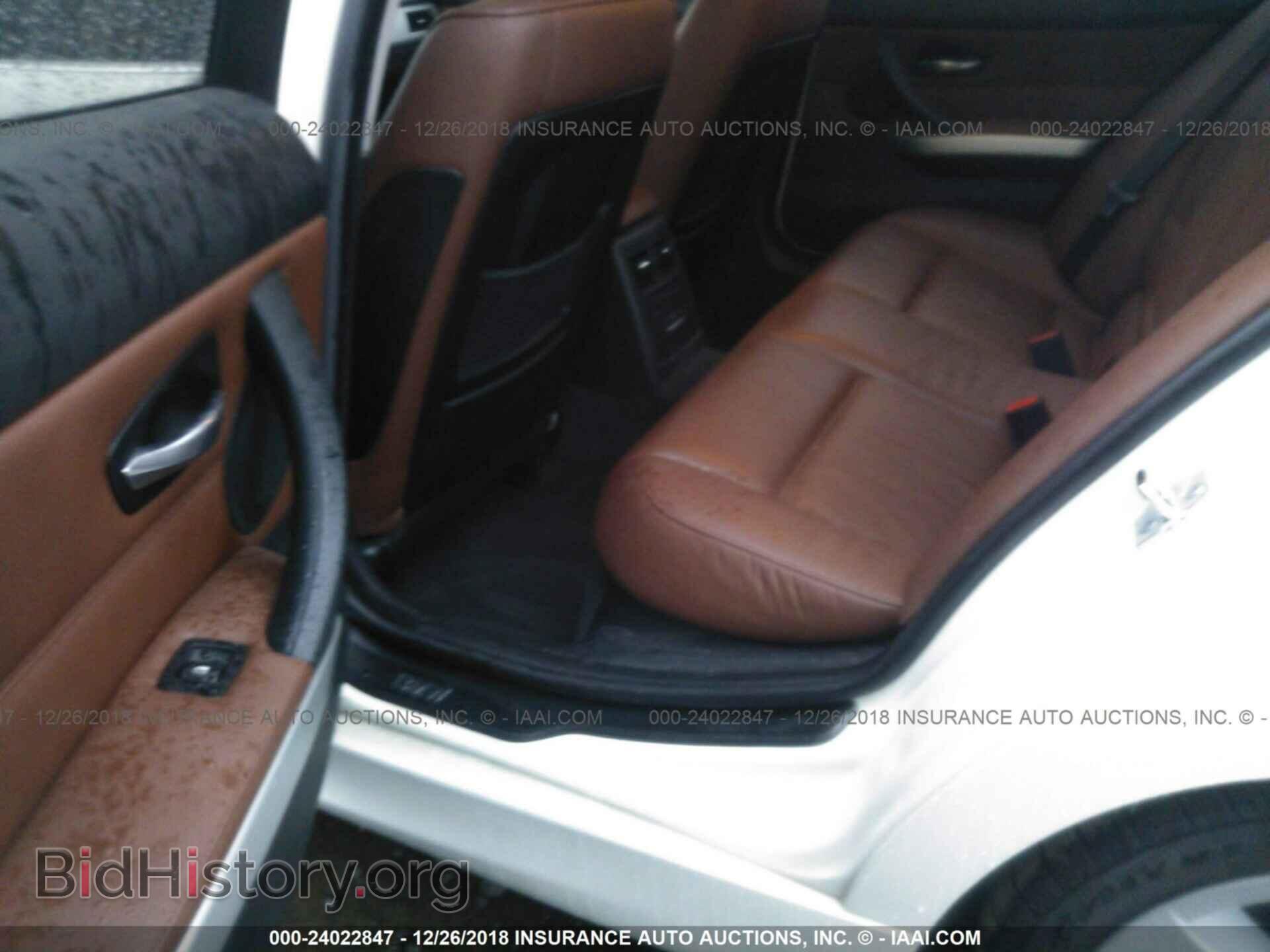 2006 BMW 330 - VIN: WBAVB33576KR81995 - Фото 8