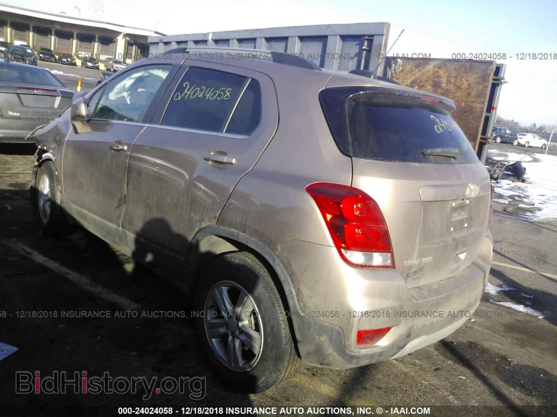 2018 CHEVROLET TRAX - VIN: 3GNCJPSB8JL241561 - Фото 3