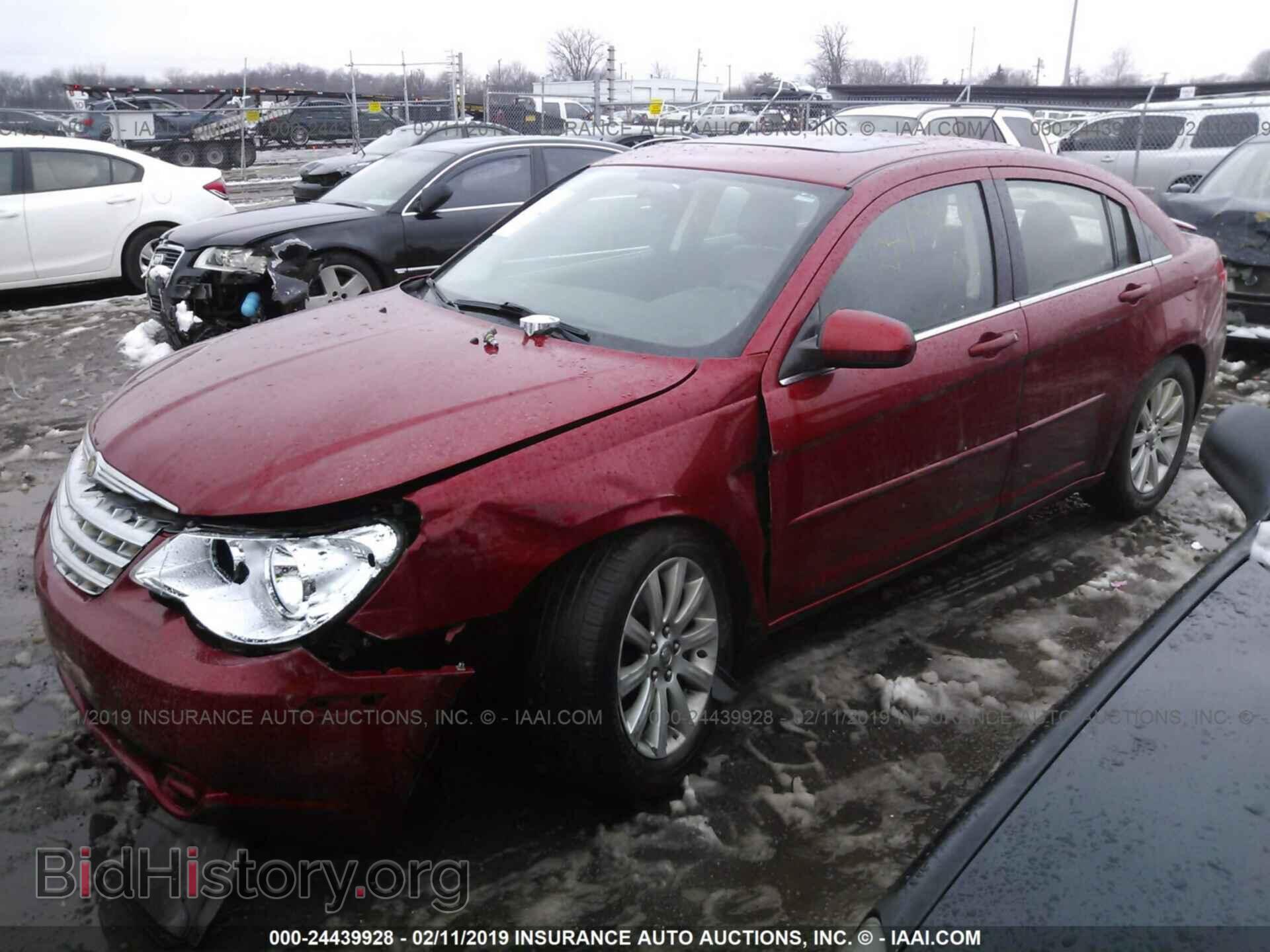 2010 CHRYSLER SEBRING - VIN: 1C3CC5FB1AN166336 - Фото 2