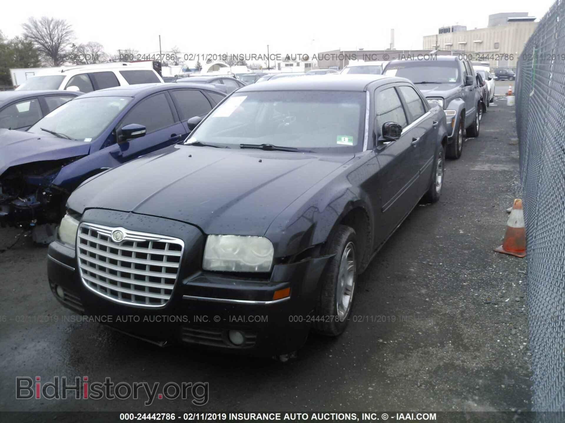2005 CHRYSLER 300 - VIN: 2C3AA53G55H164505 - Фото 2