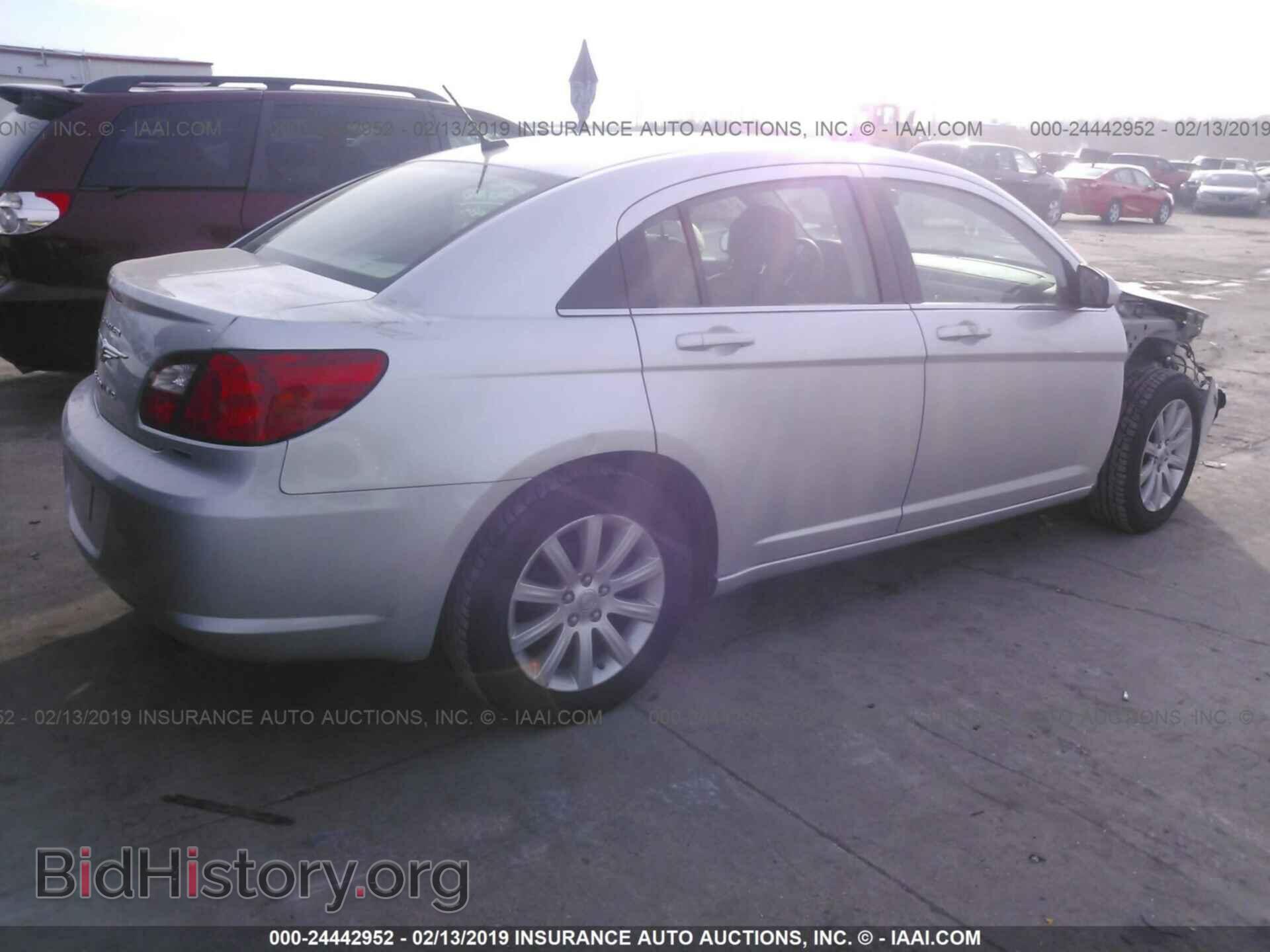 2010 CHRYSLER SEBRING - VIN: 1C3CC5FB5AN112988 - Фото 4