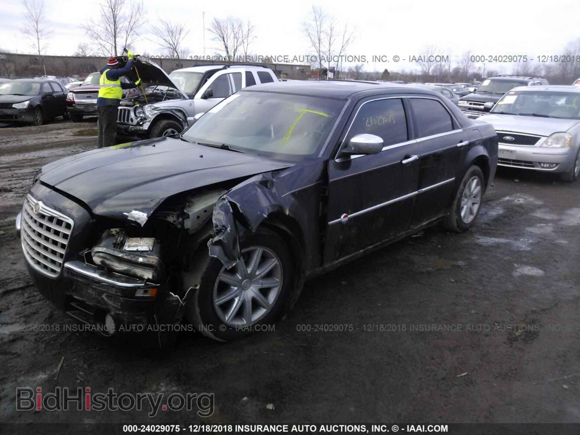 2007 CHRYSLER 300C - VIN: 2C3LA63H77H782788 - Фото 2