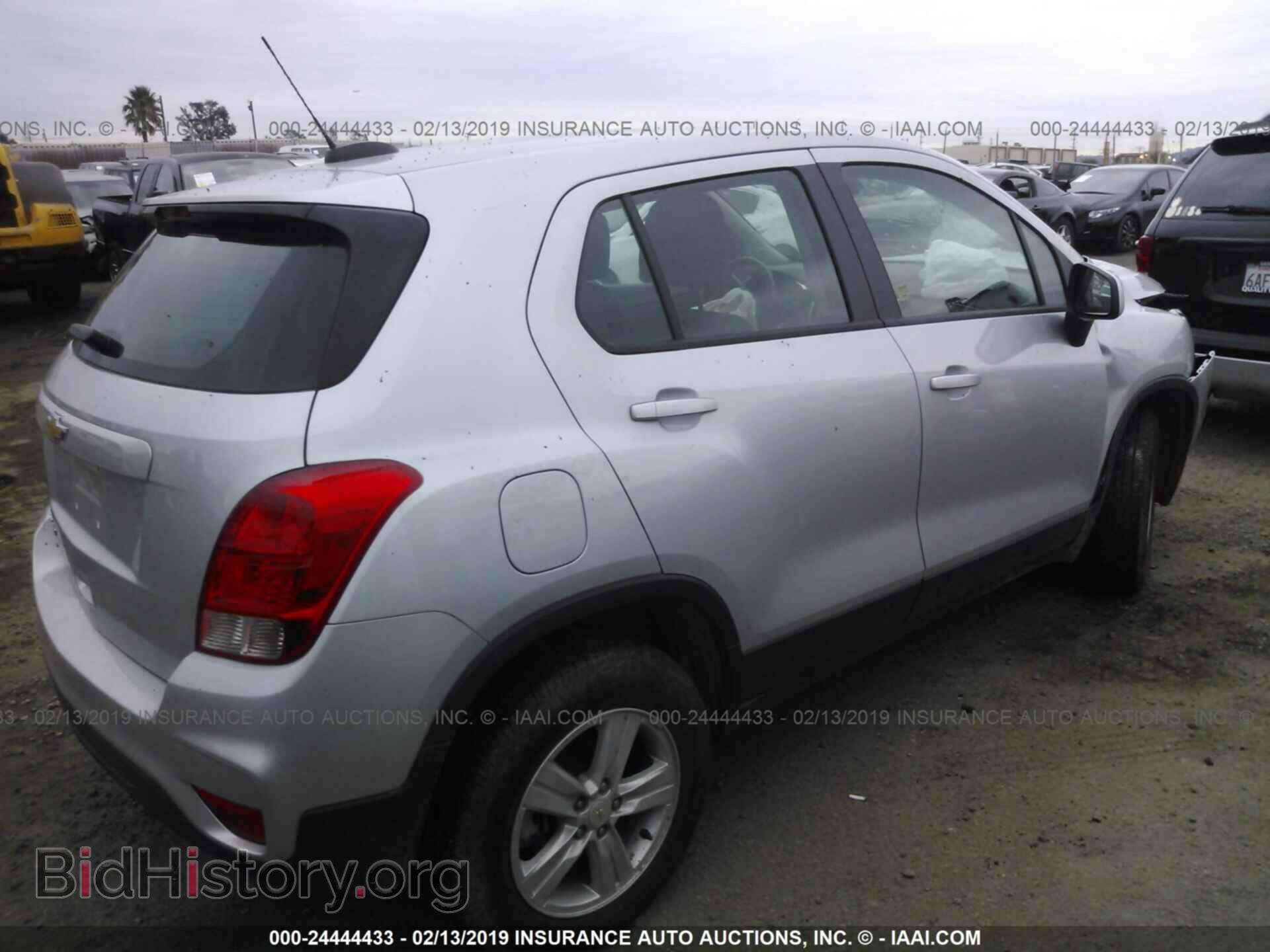 2018 CHEVROLET TRAX - VIN: 3GNCJNSB3JL350594 - Фото 4