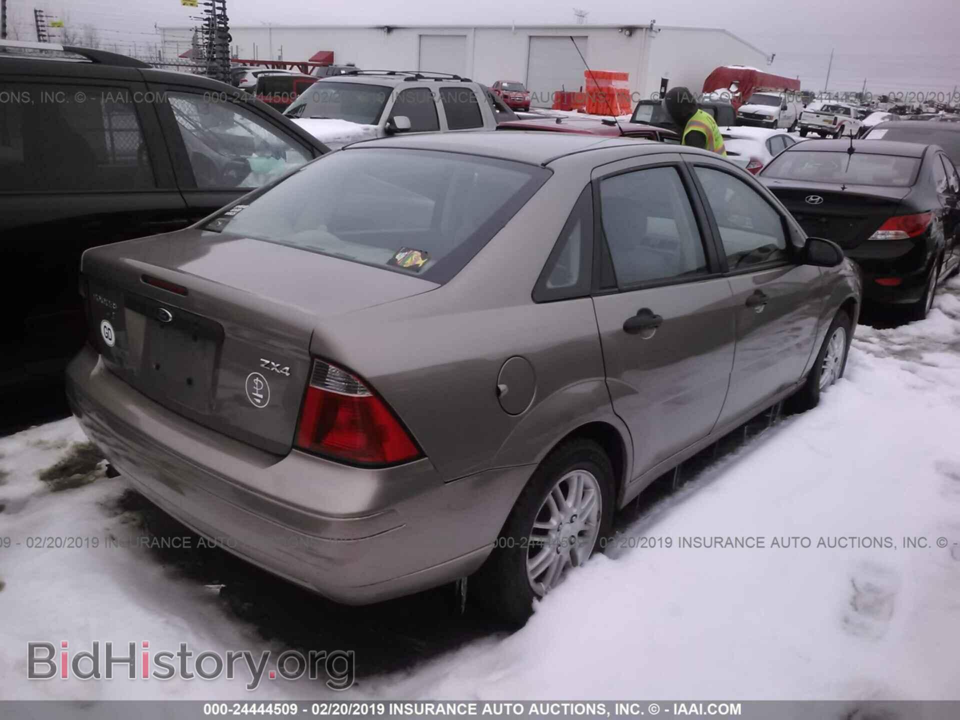 2005 FORD FOCUS - VIN: 1FAFP34N15W207987 - Фото 4