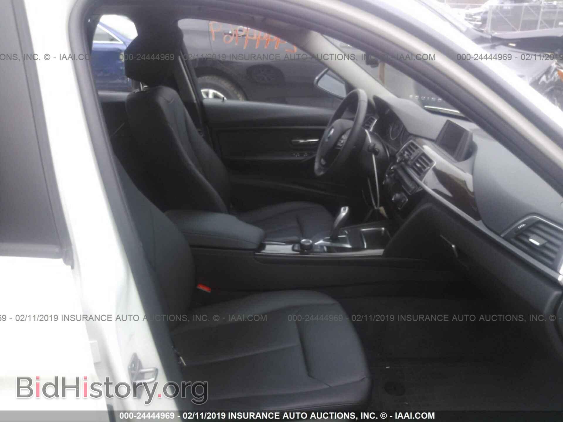 2017 BMW 320 - VIN: WBA8E5G39HNU42594 - Фото 5