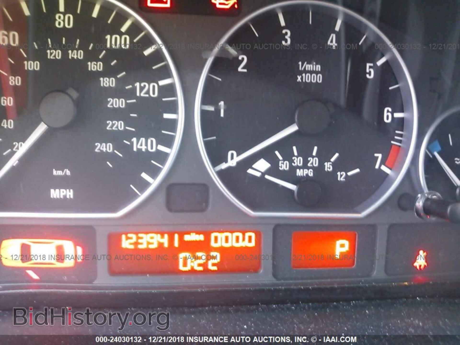 2004 BMW 330 - VIN: WBAEV53424KM37363 - Фото 7