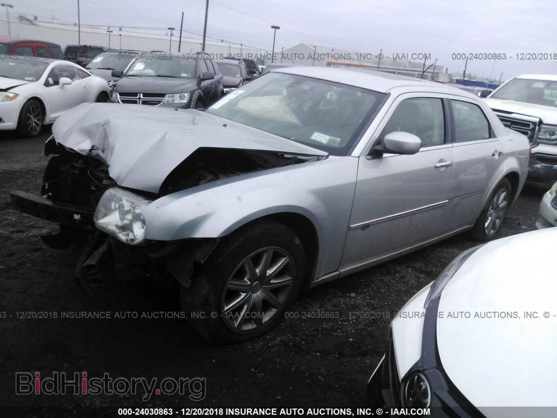 2008 CHRYSLER 300C - VIN: 2C3LA63H58H129197 - Фото 2