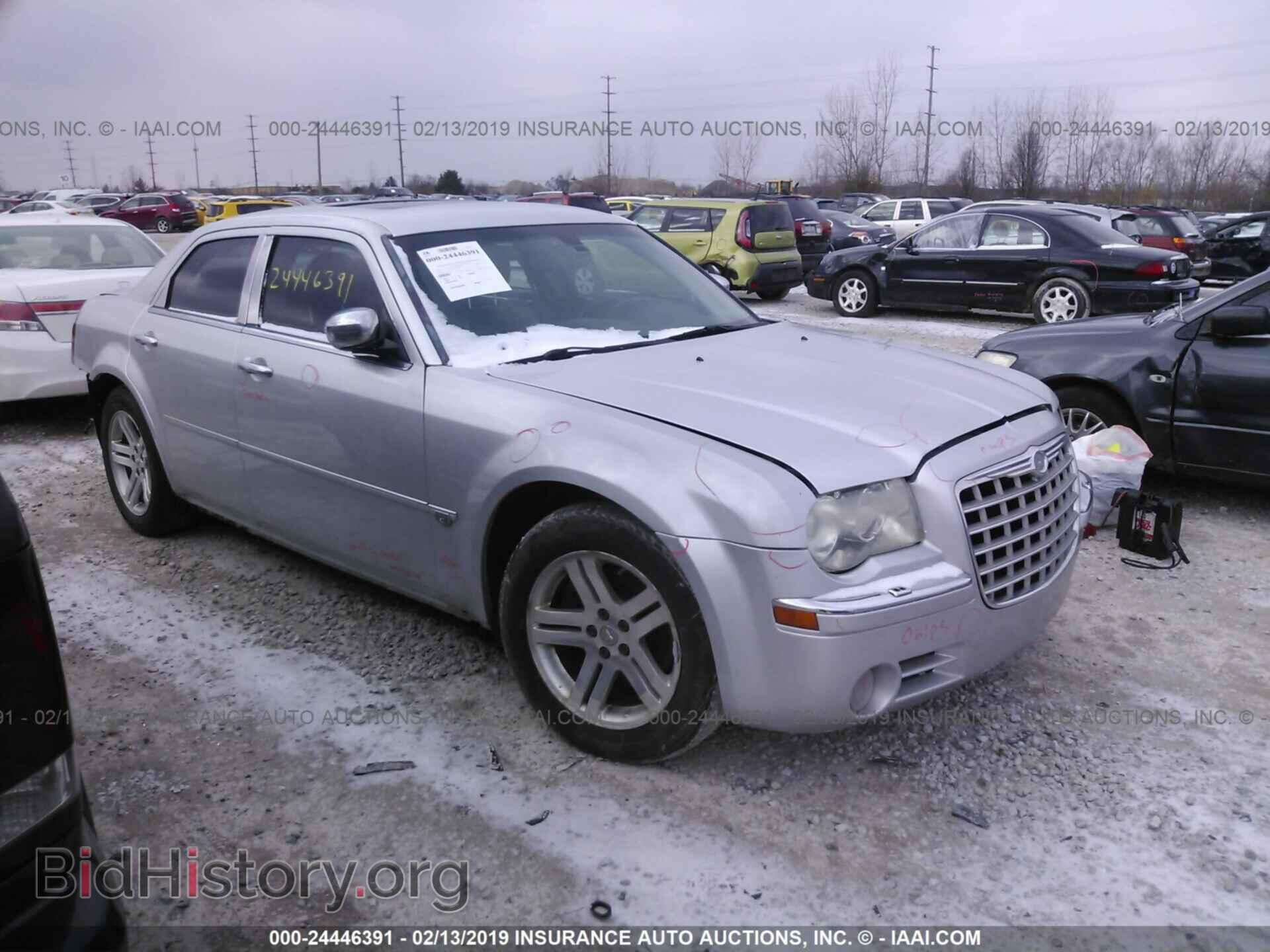 Фотография 2C3AA63H35H523736 - CHRYSLER 300C 2005