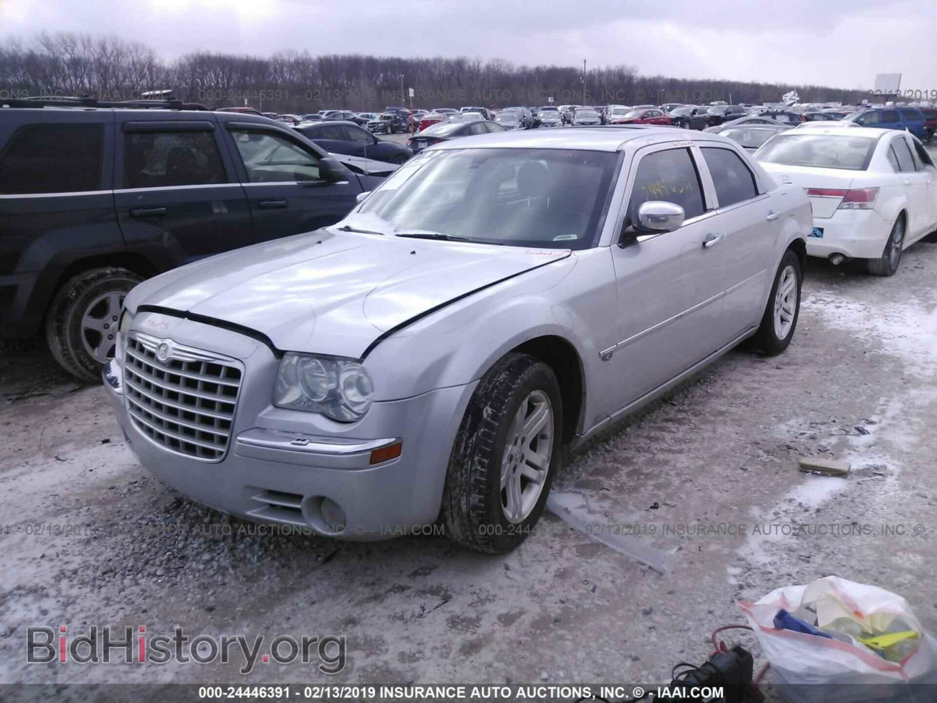 2005 CHRYSLER 300C - VIN: 2C3AA63H35H523736 - Фото 2