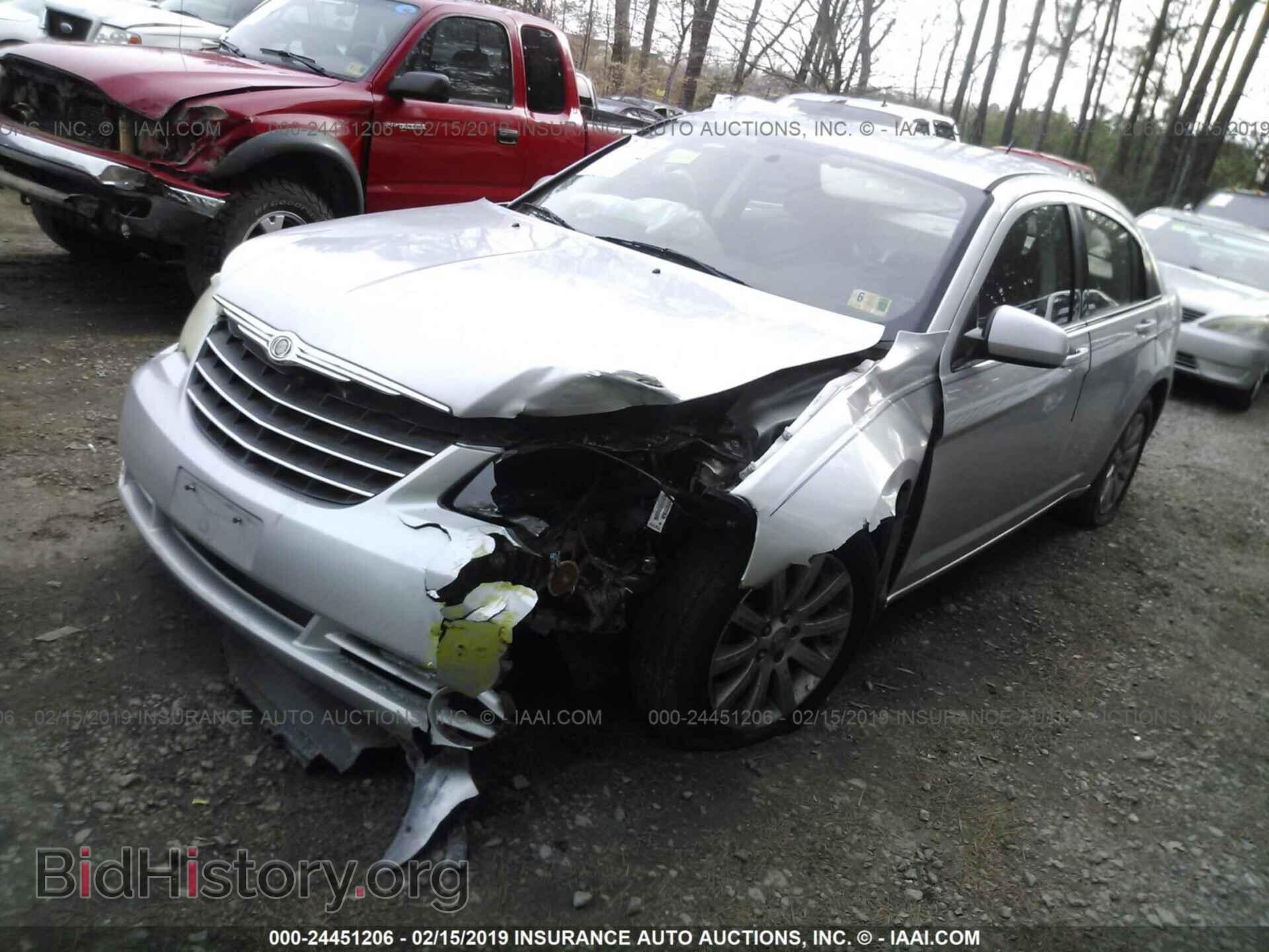 2010 CHRYSLER SEBRING - VIN: 1C3CC5FB4AN213925 - Photo 2