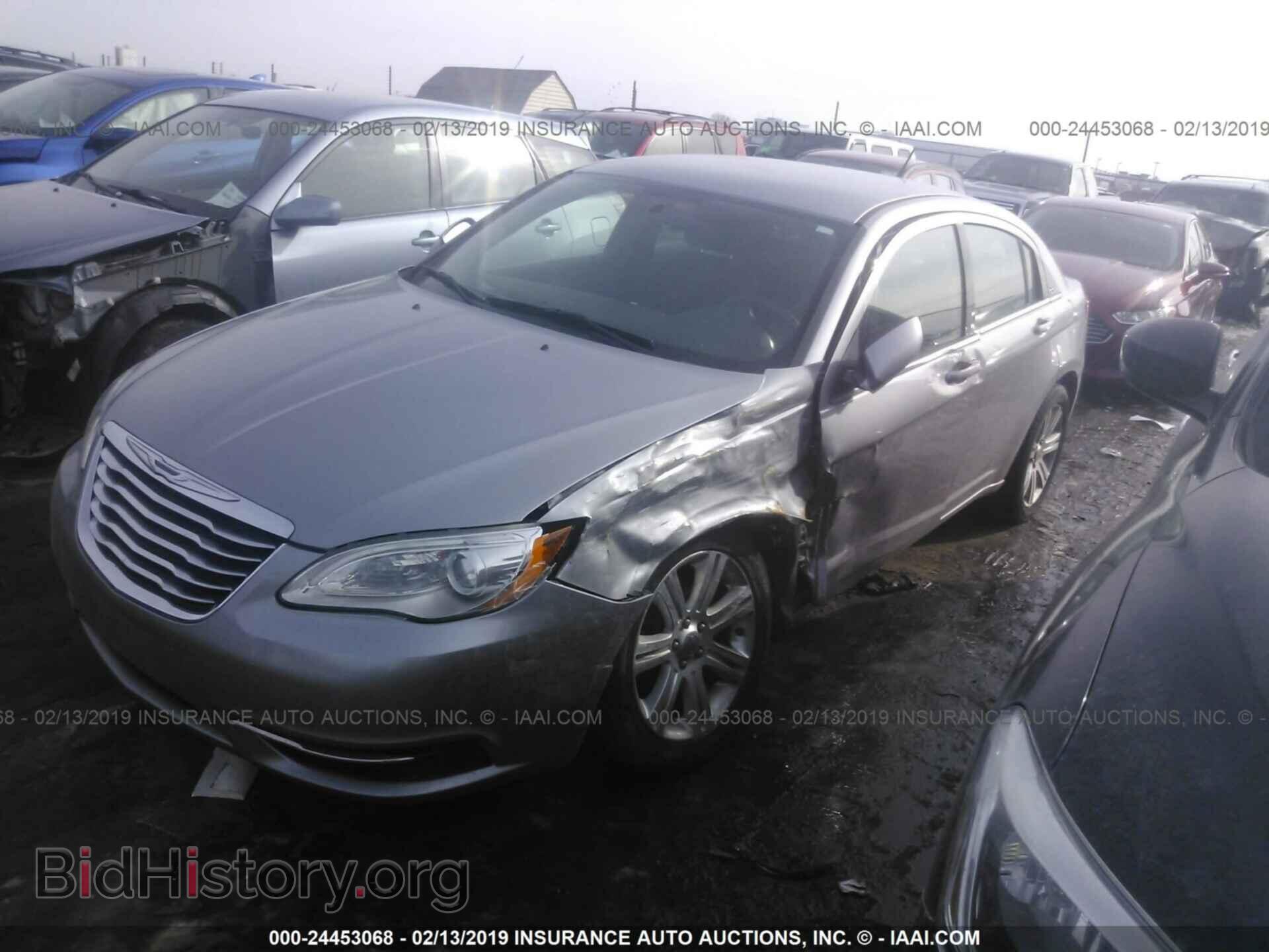 2013 CHRYSLER 200 - VIN: 1C3CCBBB8DN734896 - Фото 2