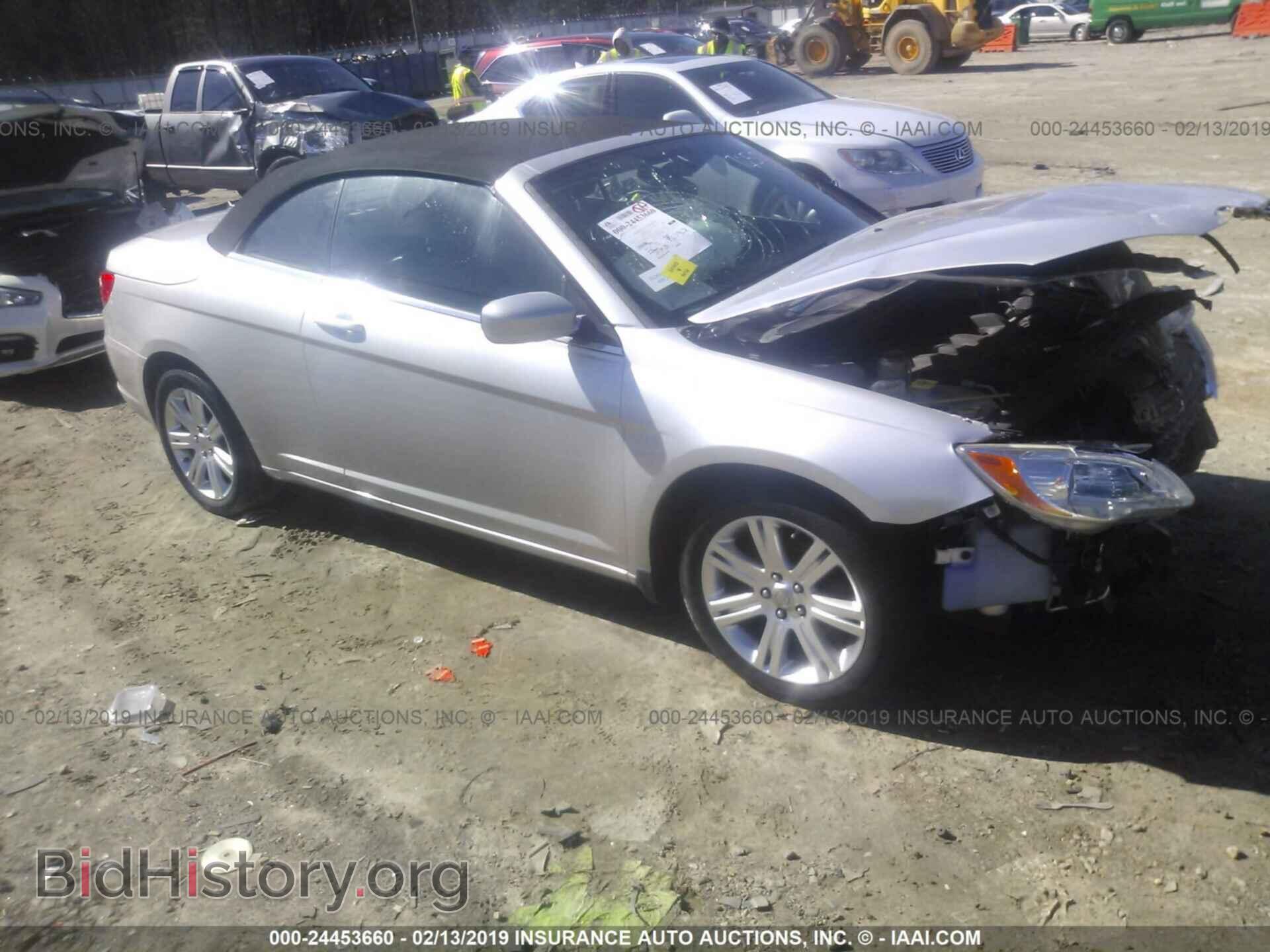 Photo 1C3BC2EBXBN597450 - CHRYSLER 200 2011