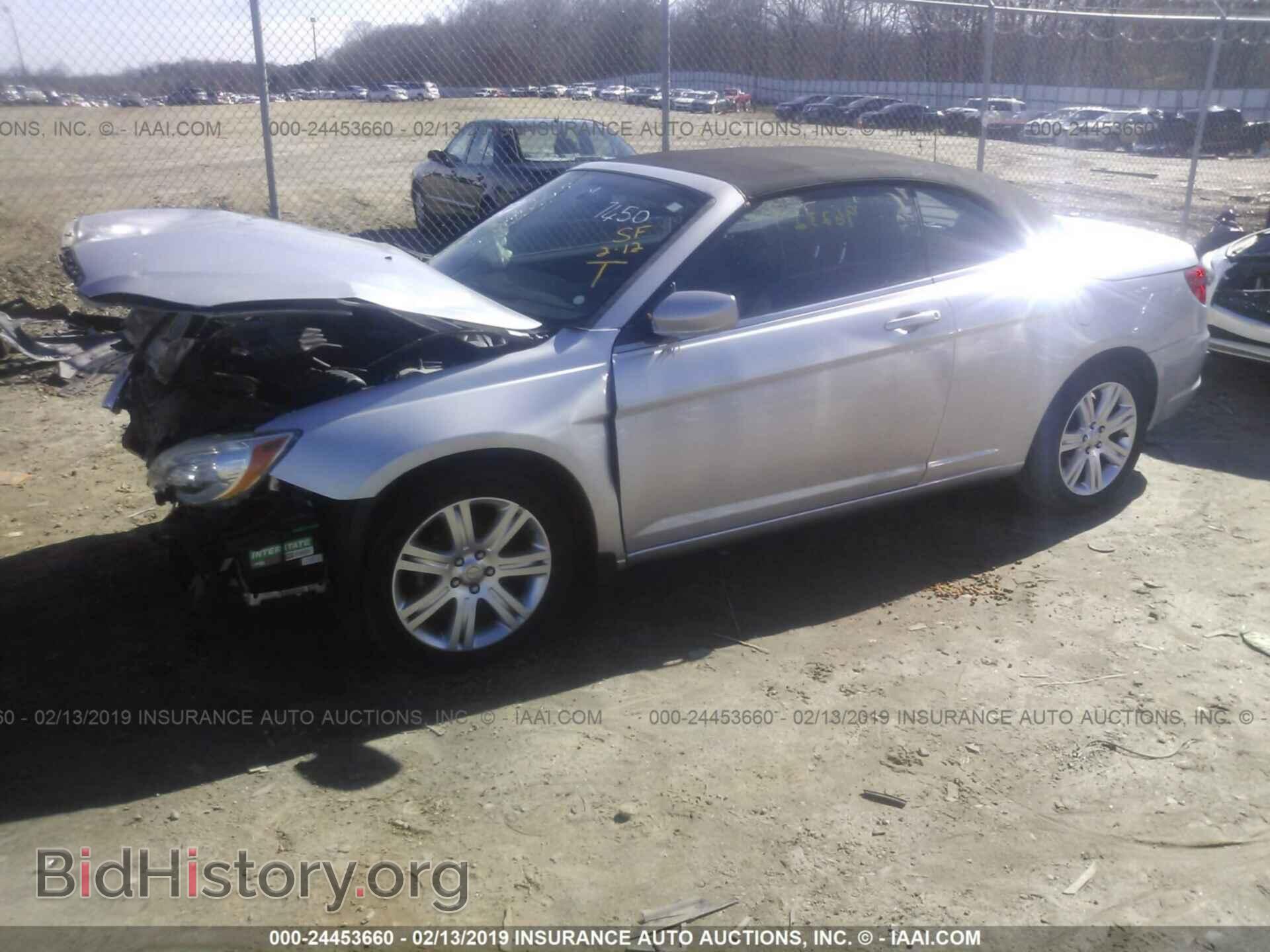 2011 CHRYSLER 200 - VIN: 1C3BC2EBXBN597450 - Фото 2