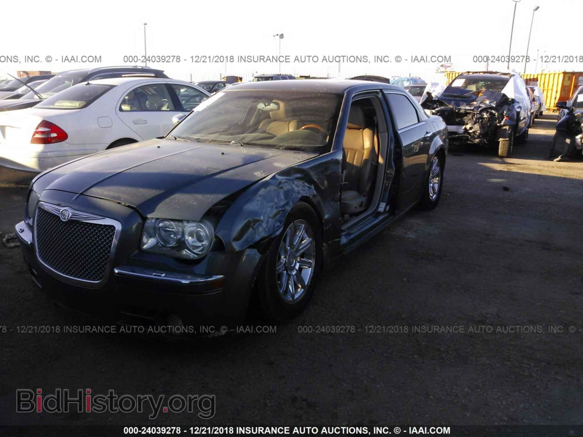 2005 CHRYSLER 300C - VIN: 2C3AA63H35H104429 - Фото 2