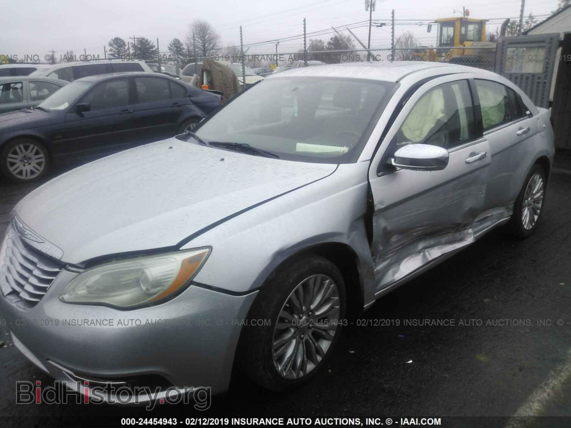 2011 CHRYSLER 200 - VIN: 1C3BC2FB5BN525733 - Photo 2