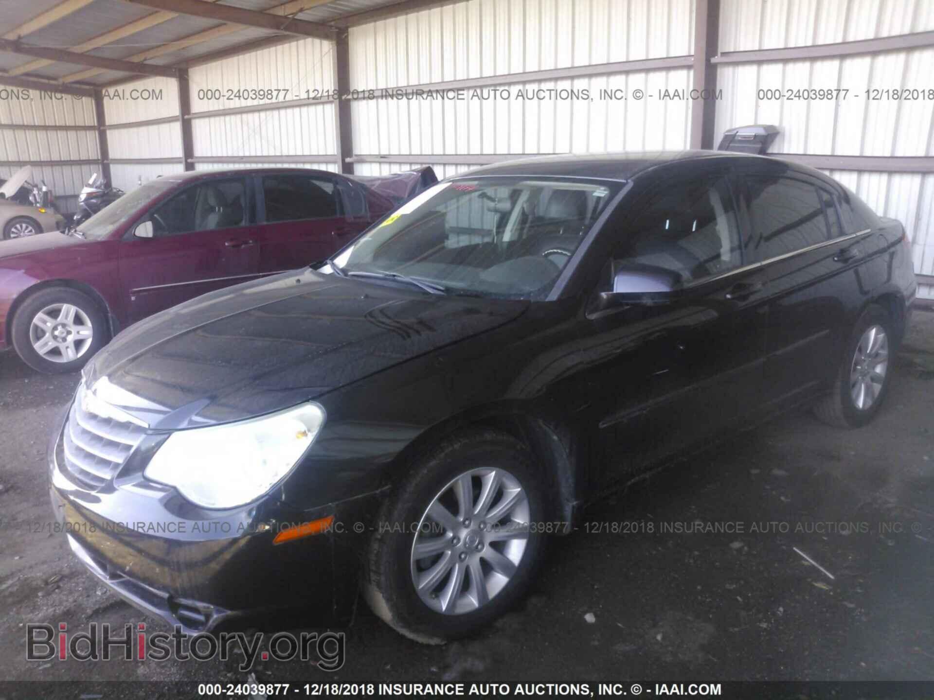 2010 CHRYSLER SEBRING - VIN: 1C3CC5FB1AN145874 - Фото 2