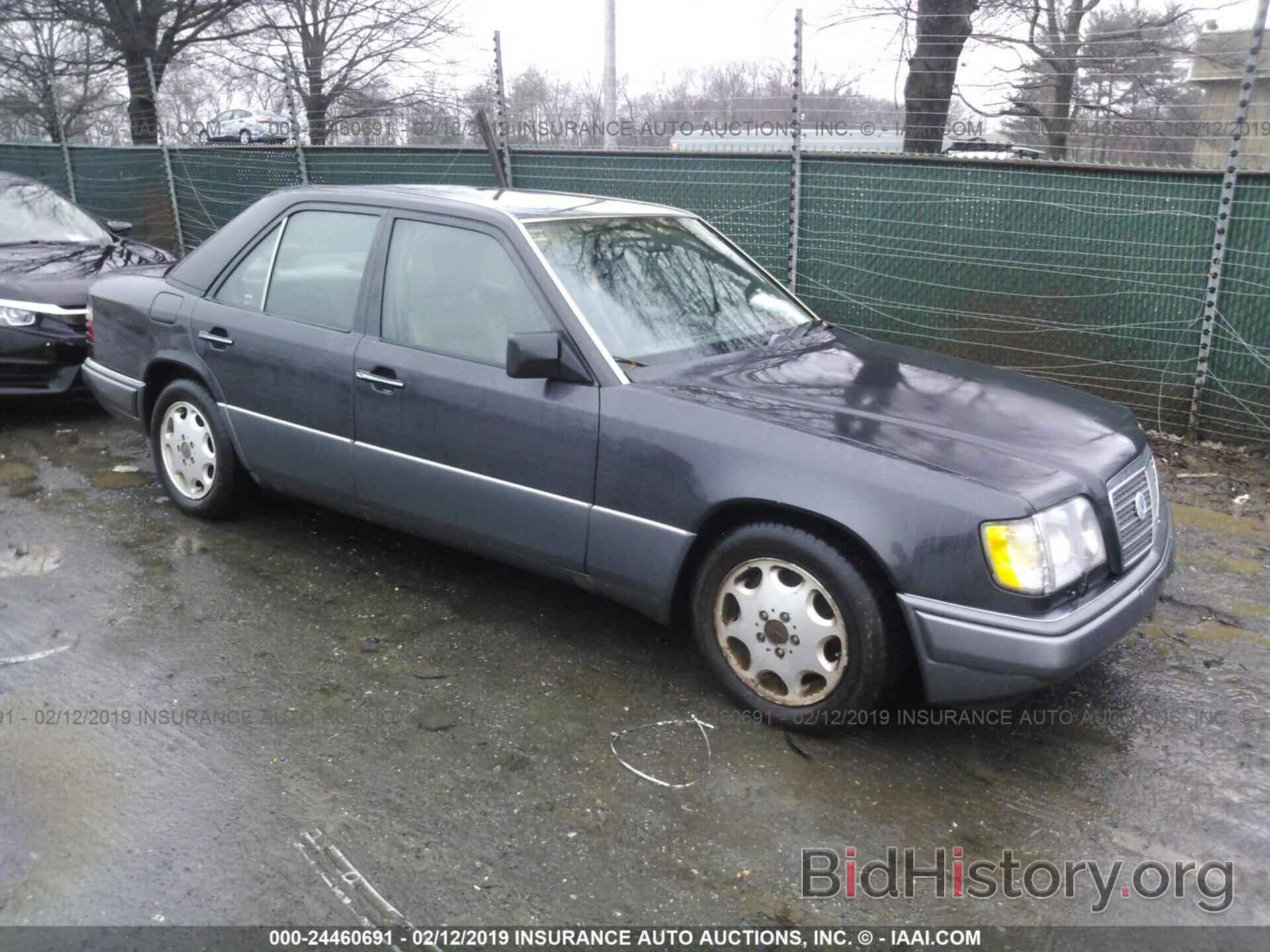 Photo WDBEA32E9SC224266 - MERCEDES-BENZ E 1995