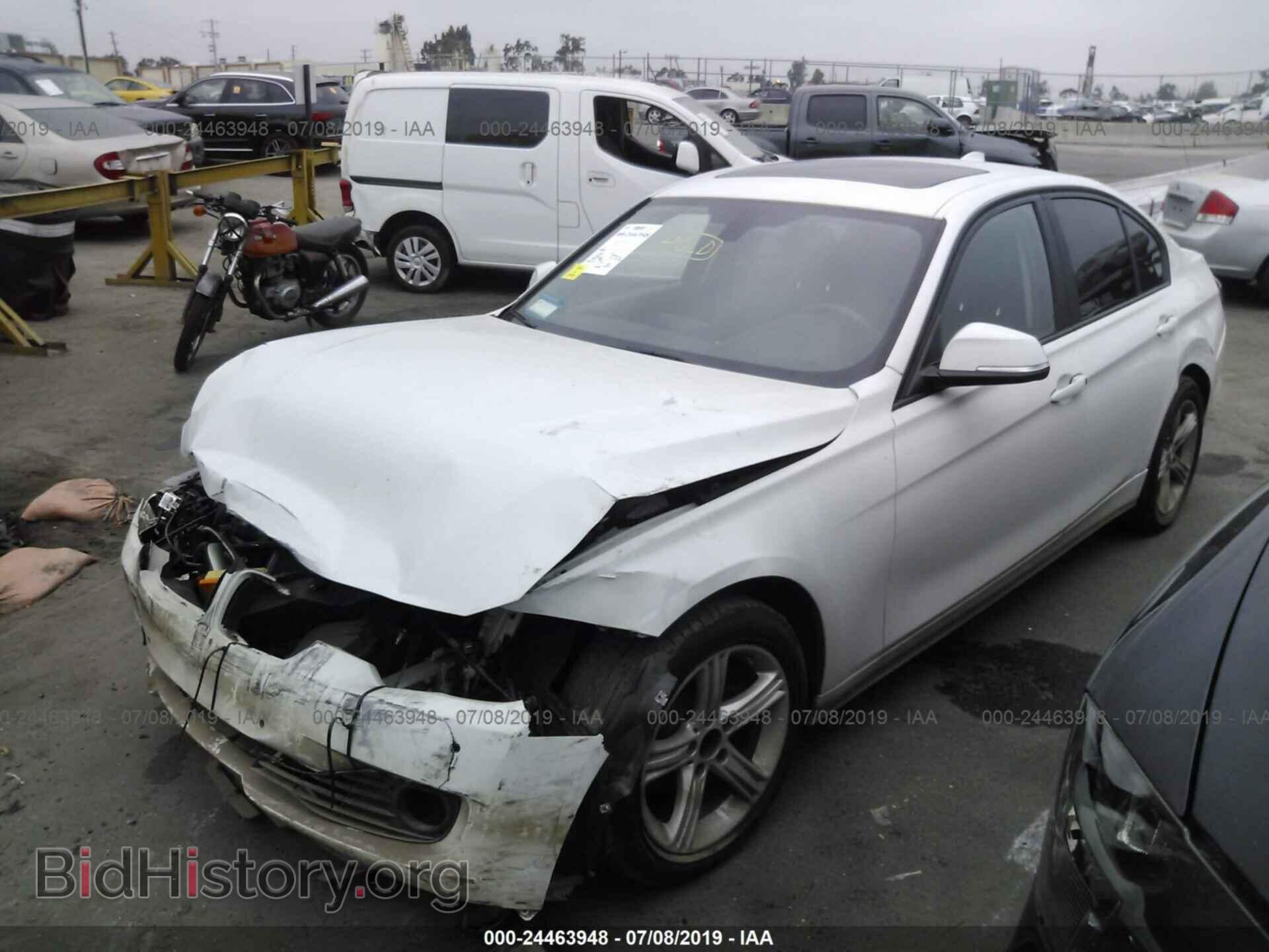 2013 BMW 328 - VIN: WBA3C1C57DF436068 - Фото 2
