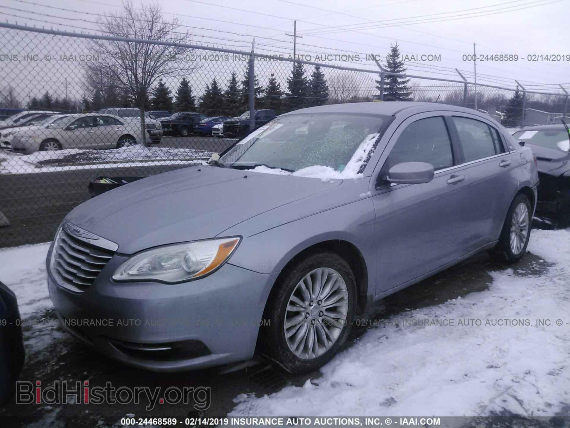 2013 CHRYSLER 200 - VIN: 1C3CCBAB6DN670696 - Фото 2