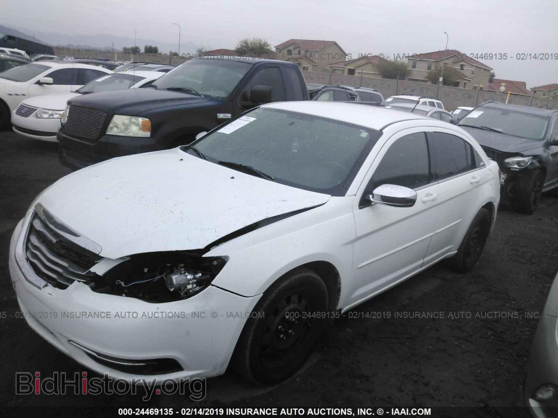 2012 CHRYSLER 200 - VIN: 1C3CCBAB7CN225933 - Фото 2