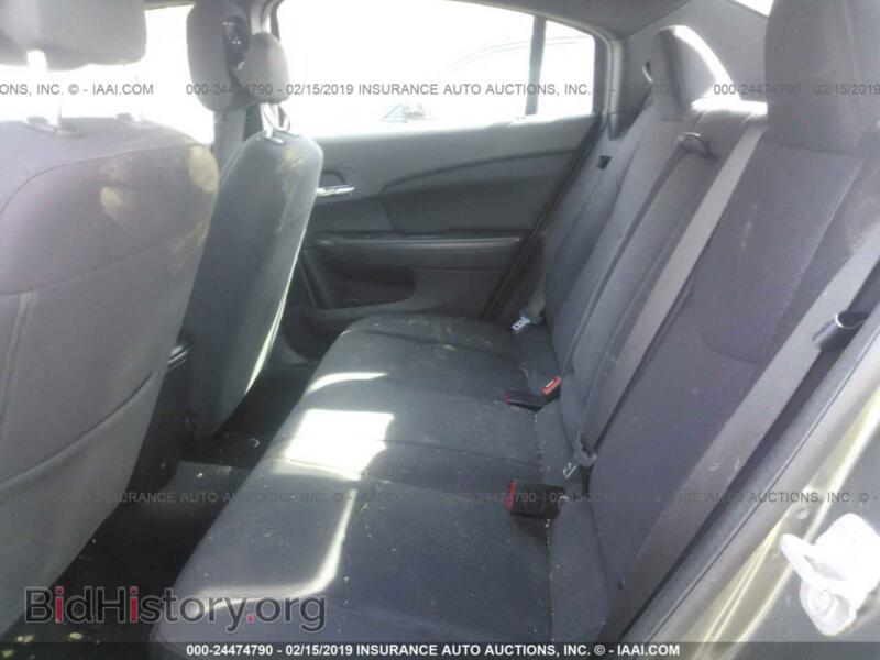 2012 Chrysler 200 (VIN 1C3CCBAB3CN320604) — фото 8 из 10