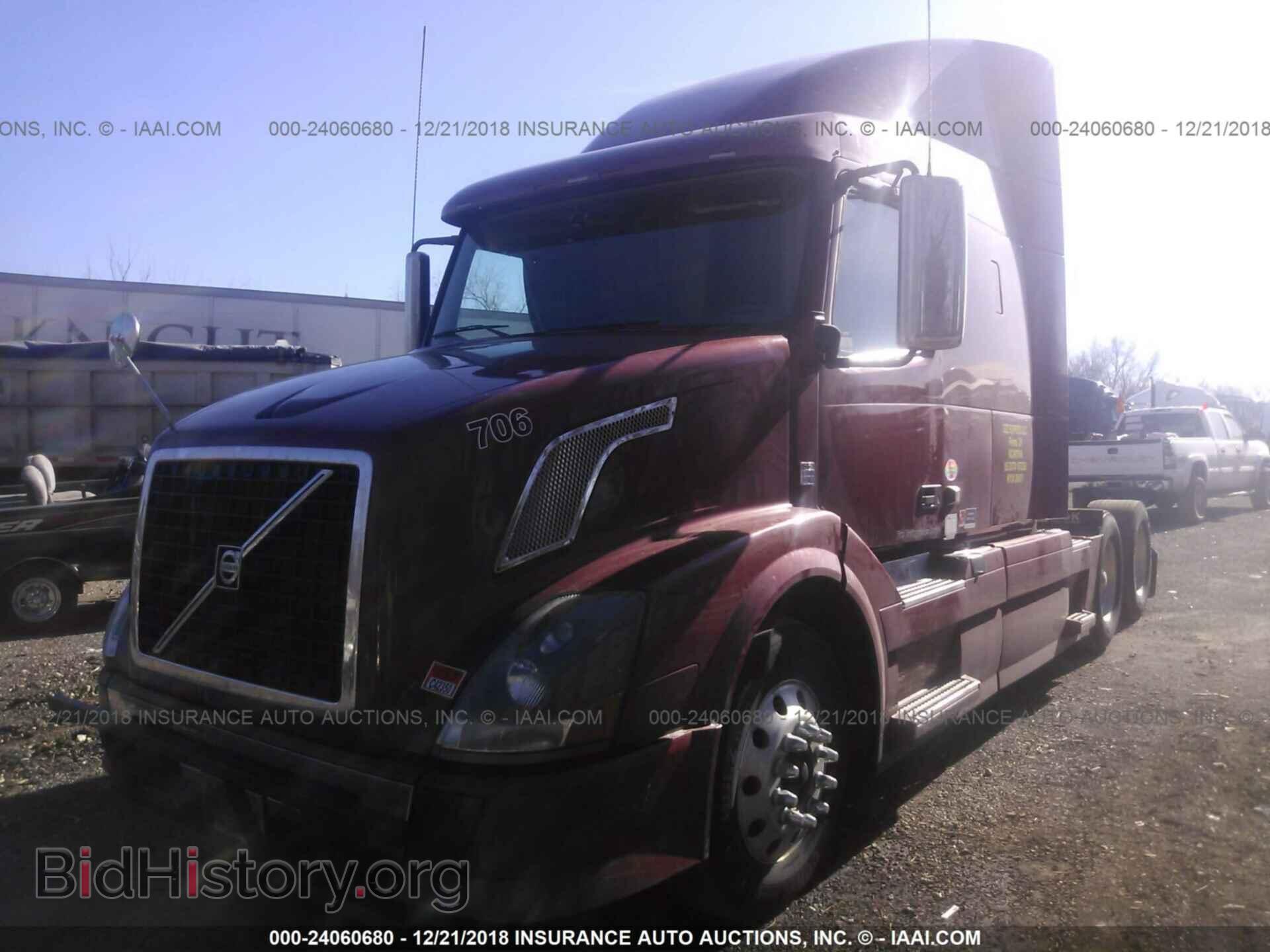 2012 VOLVO VNL - VIN: 4V4NC9EJ5CN534870 - Фото 2