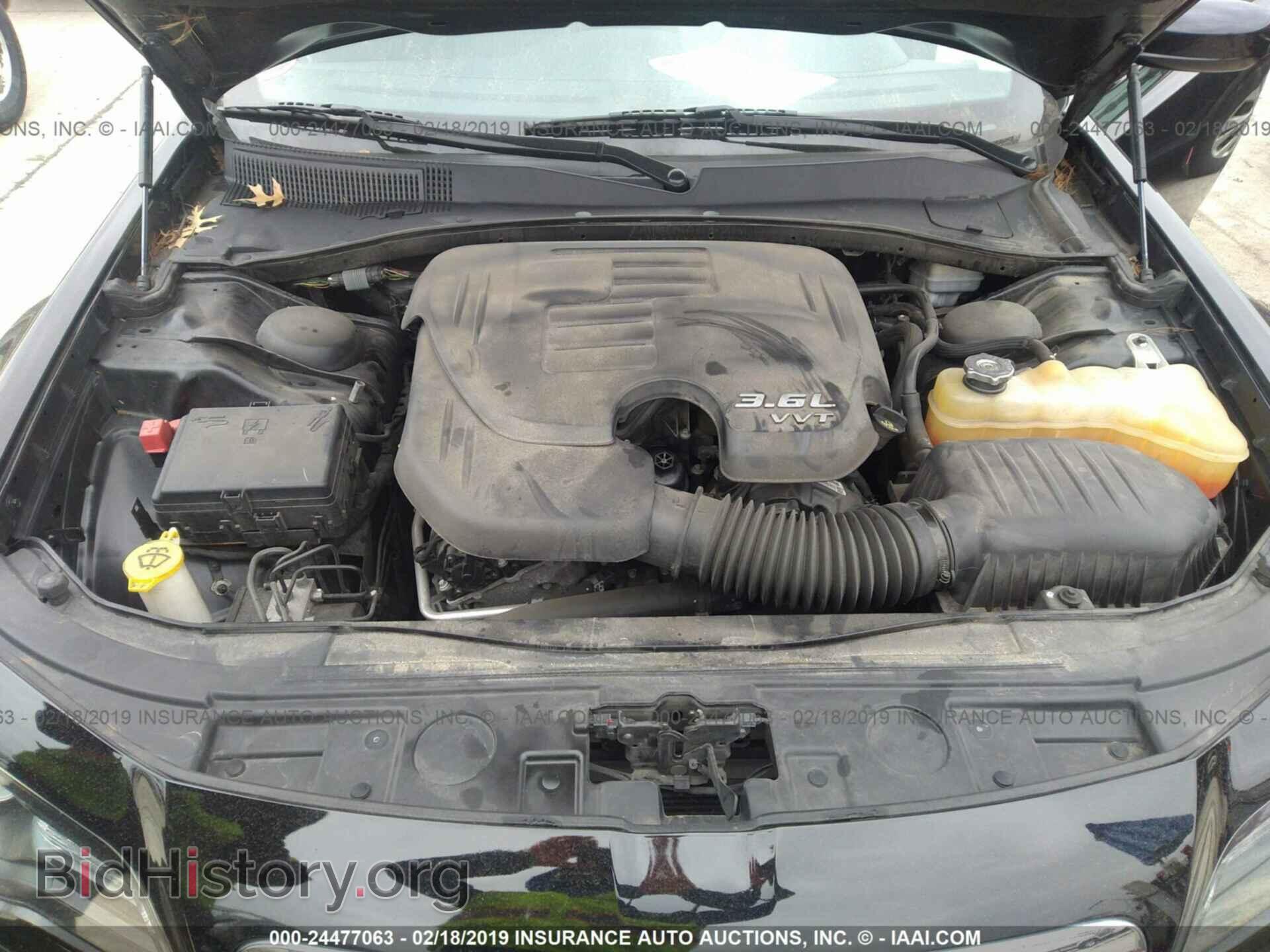 2014 CHRYSLER 300 - VIN: 2C3CCABG4EH118760 - Фото 10