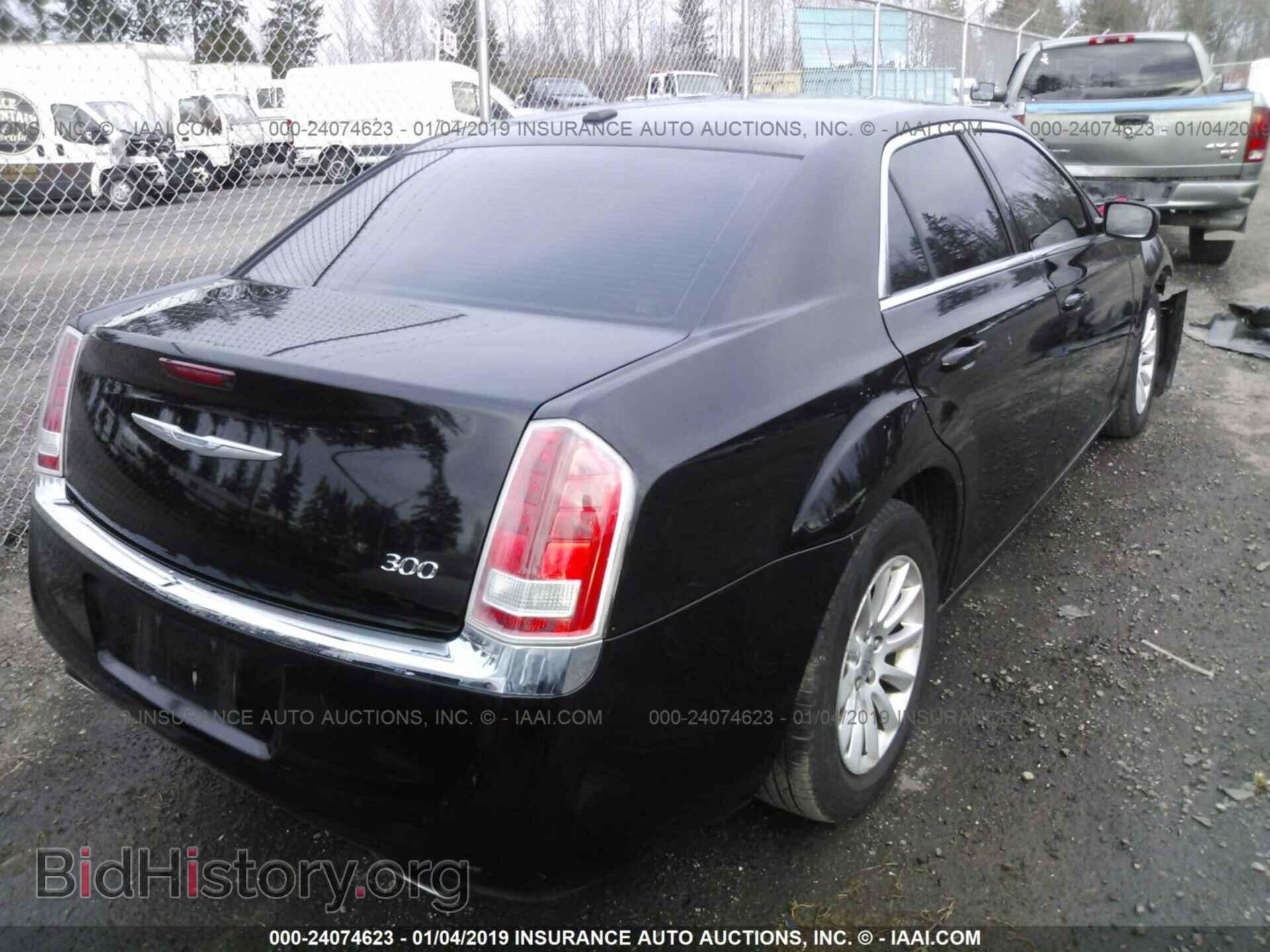 2014 CHRYSLER 300 - VIN: 2C3CCAAG1EH382391 - Фото 4
