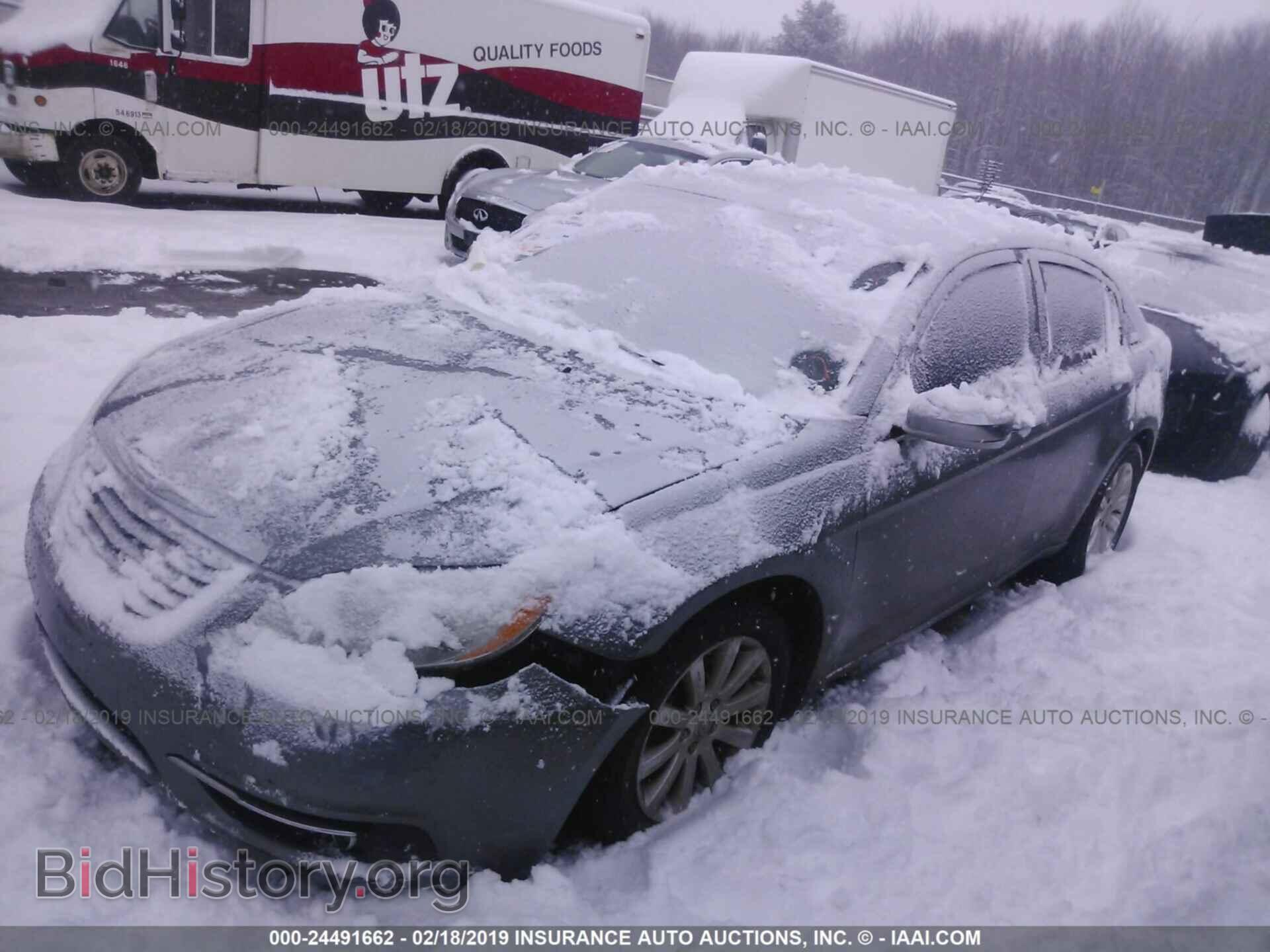 2013 CHRYSLER 200 - VIN: 1C3CCBCG9DN631643 - Фото 2